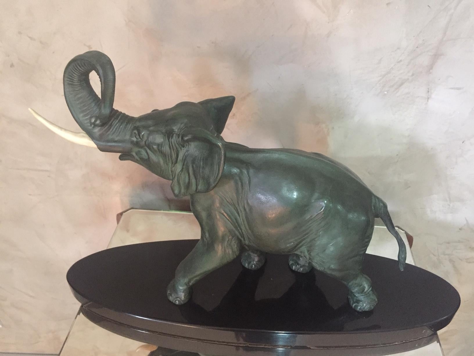 Very nice 20th century spelter elephant on a Marble base from the 1930s.
Not signed but in the style of Richard.
Green patina. Perfect condition. Ivory defense.