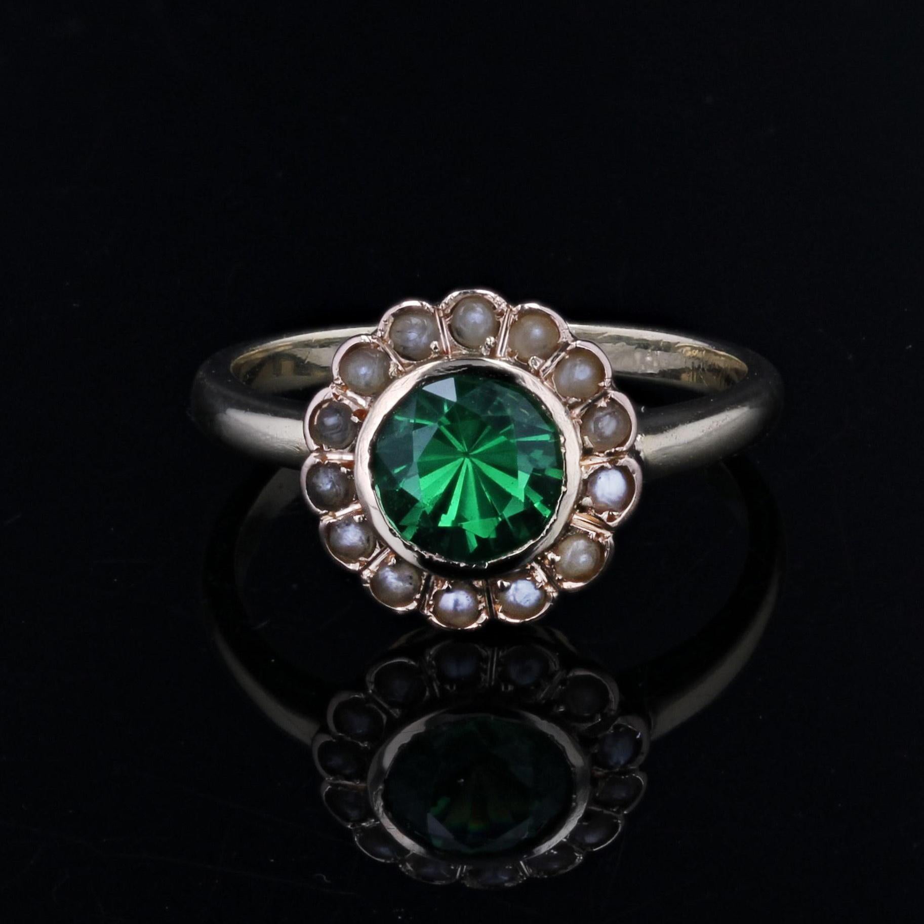 French 20th Century Tsavorite Green Garnet Fine Pearl 18 Karat Yellow Gold Ring In Good Condition For Sale In Poitiers, FR