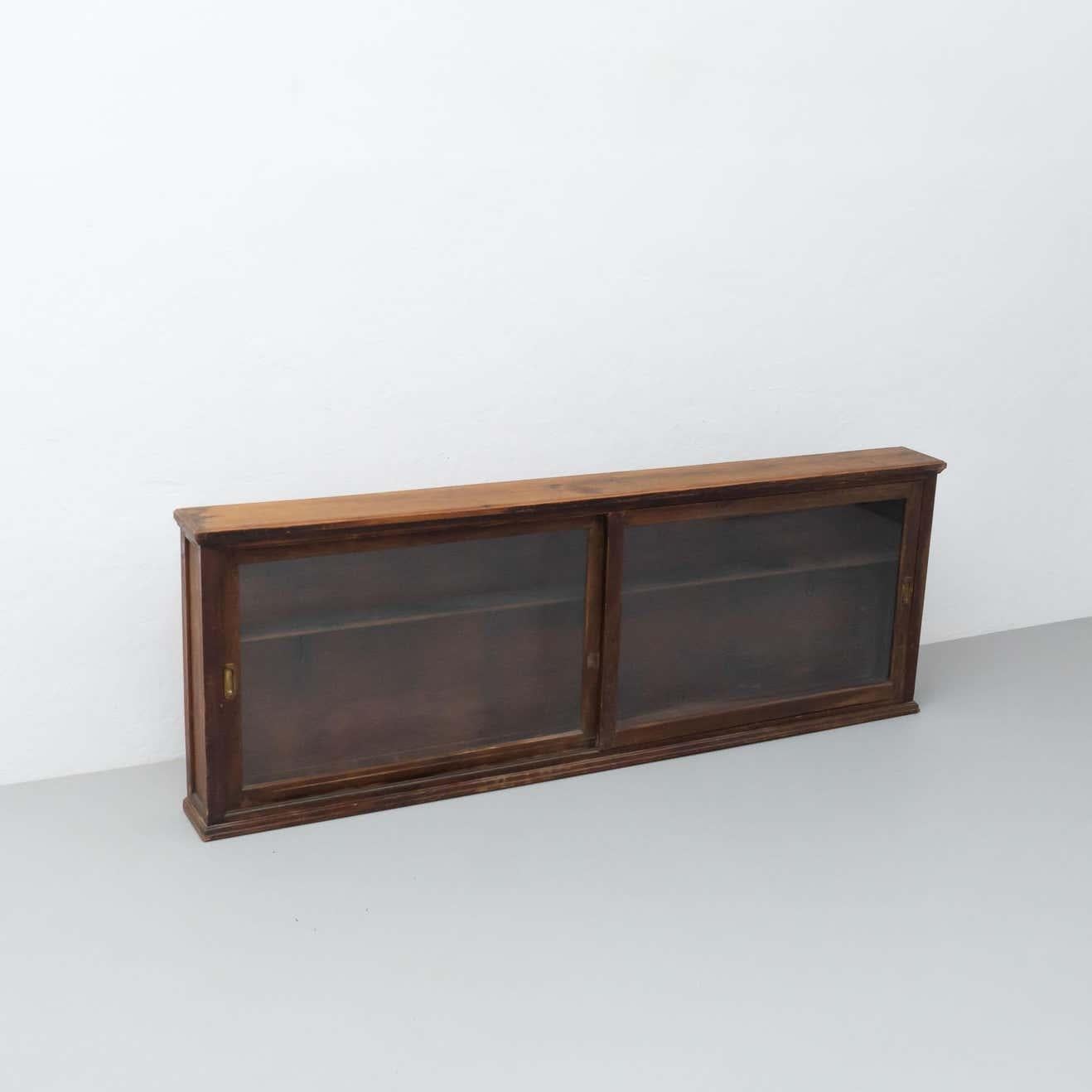 French, 20th Century, Vintage Glass and Wood Vitrine Showcase, circa 1950 In Good Condition For Sale In Barcelona, Barcelona
