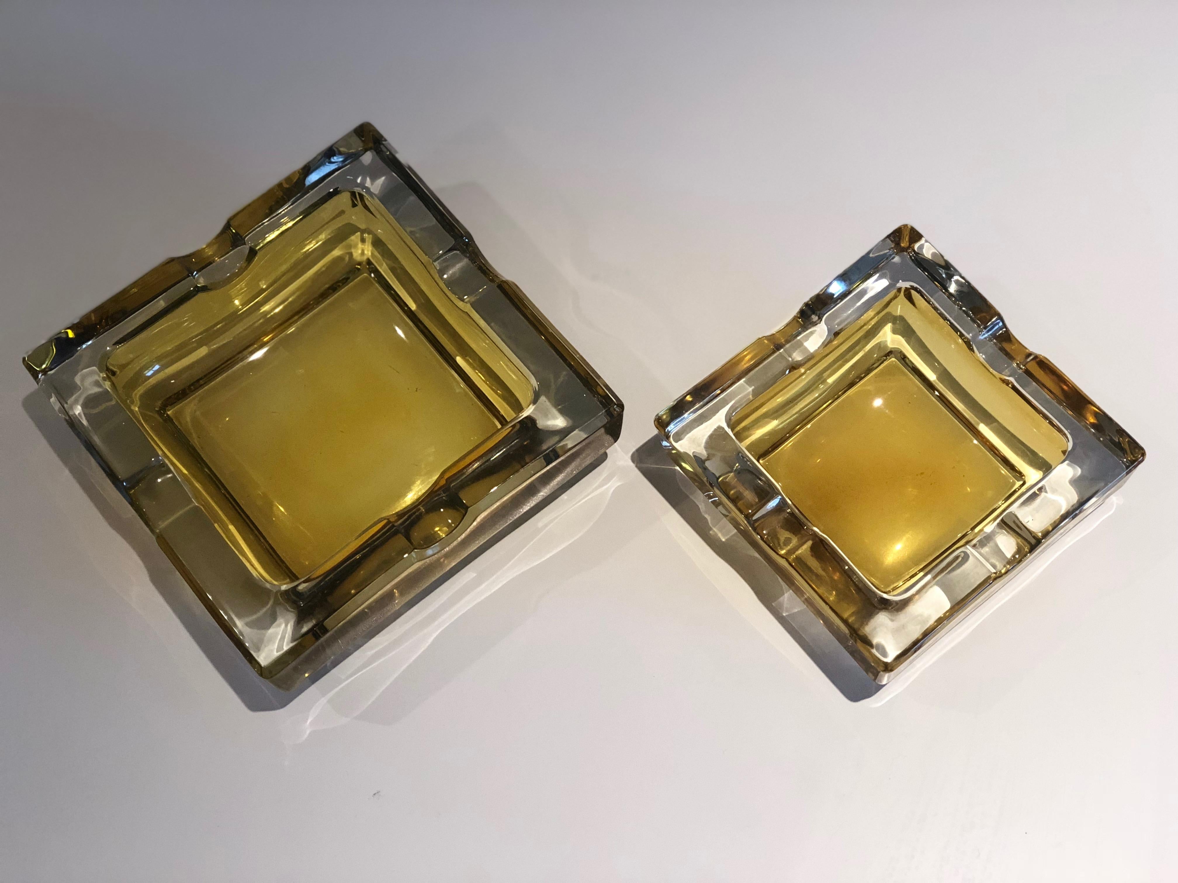 French 20th Century Vintage Glass Ashtrays, Set of Two, 1950s In Good Condition In Paris, FR