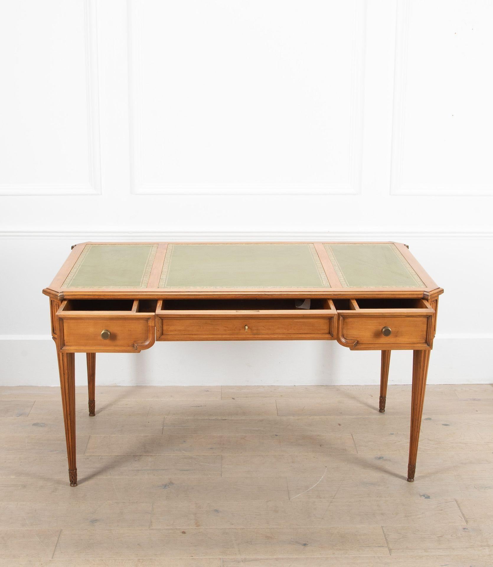French 20th Century Walnut Desk and Chair In Good Condition In Gloucestershire, GB