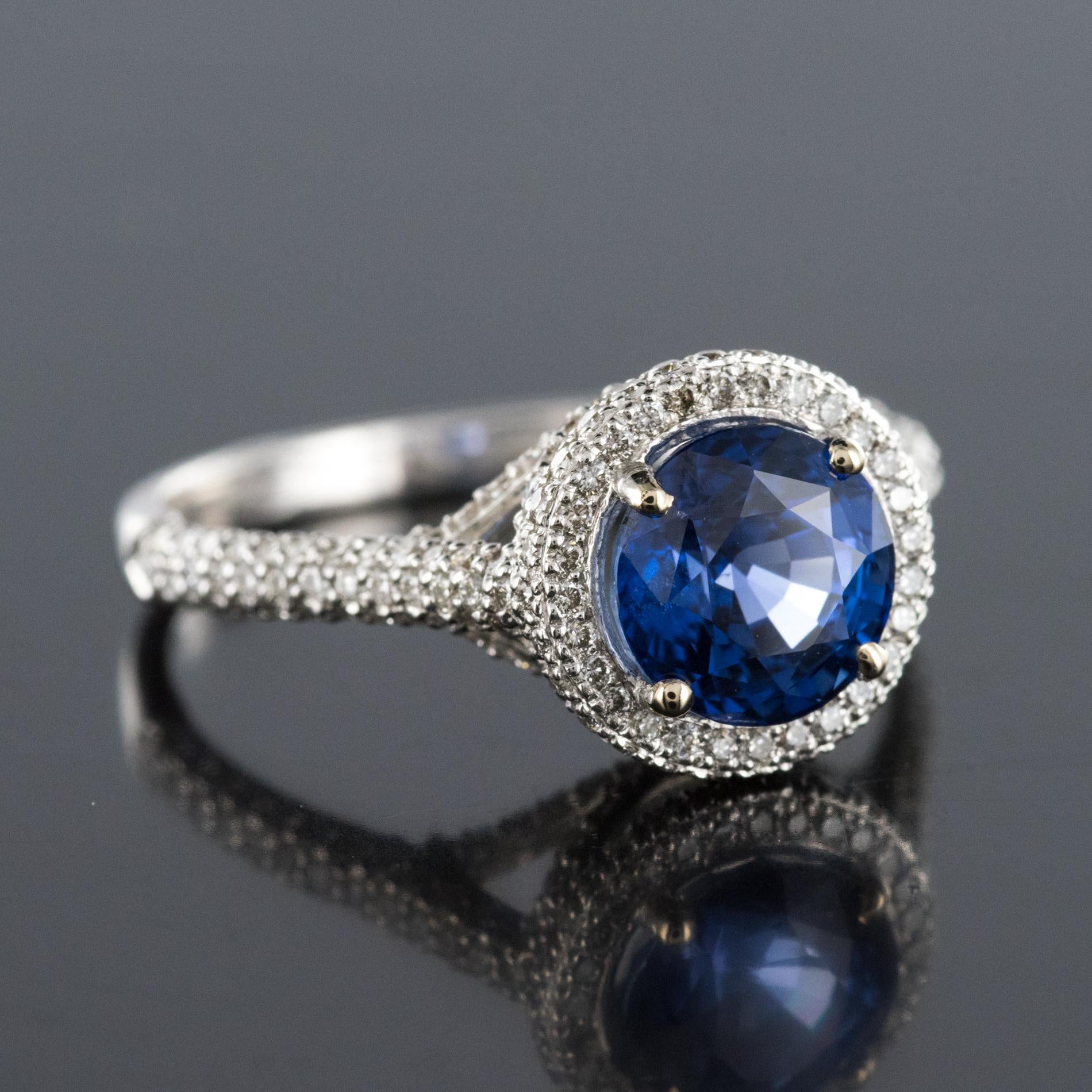 French 2.26 Carat Royal Blue Sri Lanka Certified Sapphire Diamonds Ring For Sale 1