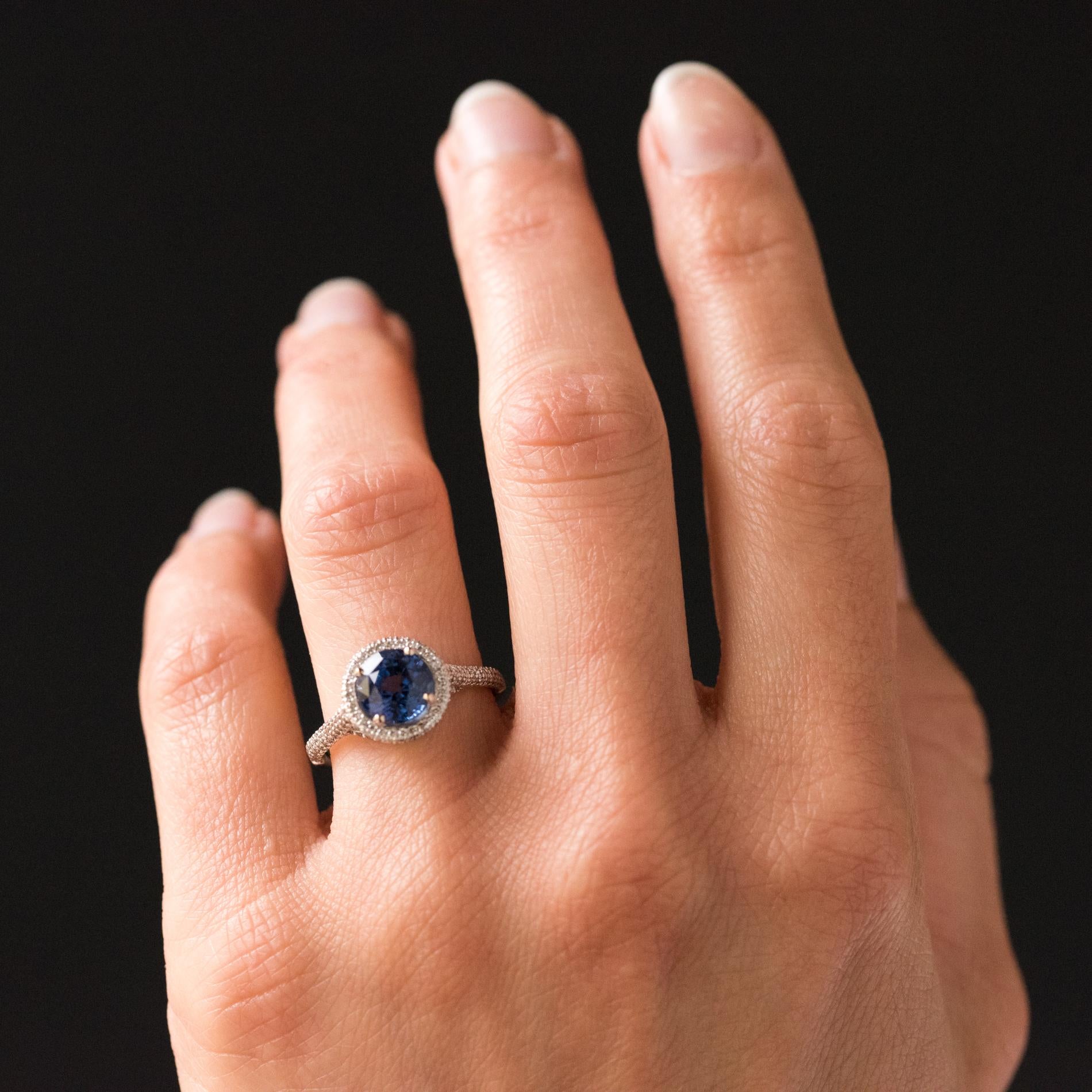 French 2.26 Carat Royal Blue Sri Lanka Certified Sapphire Diamonds Ring For Sale 4