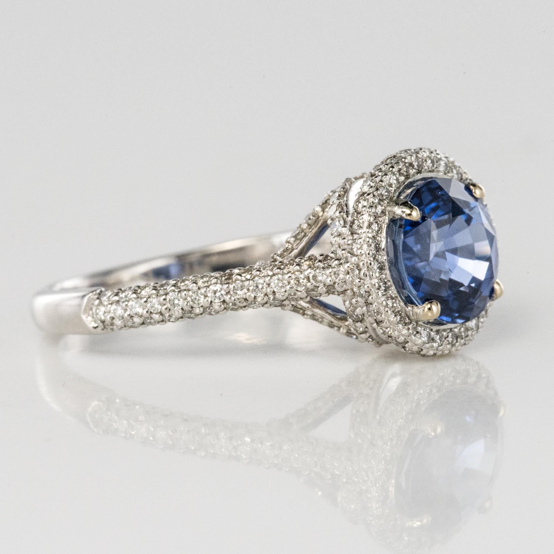 French 2.26 Carat Royal Blue Sri Lanka Certified Sapphire Diamonds Ring For Sale 5