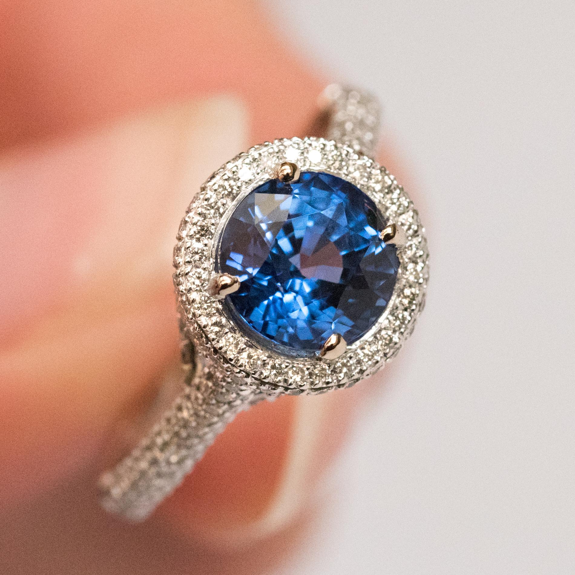 French 2.26 Carat Royal Blue Sri Lanka Certified Sapphire Diamonds Ring For Sale 8