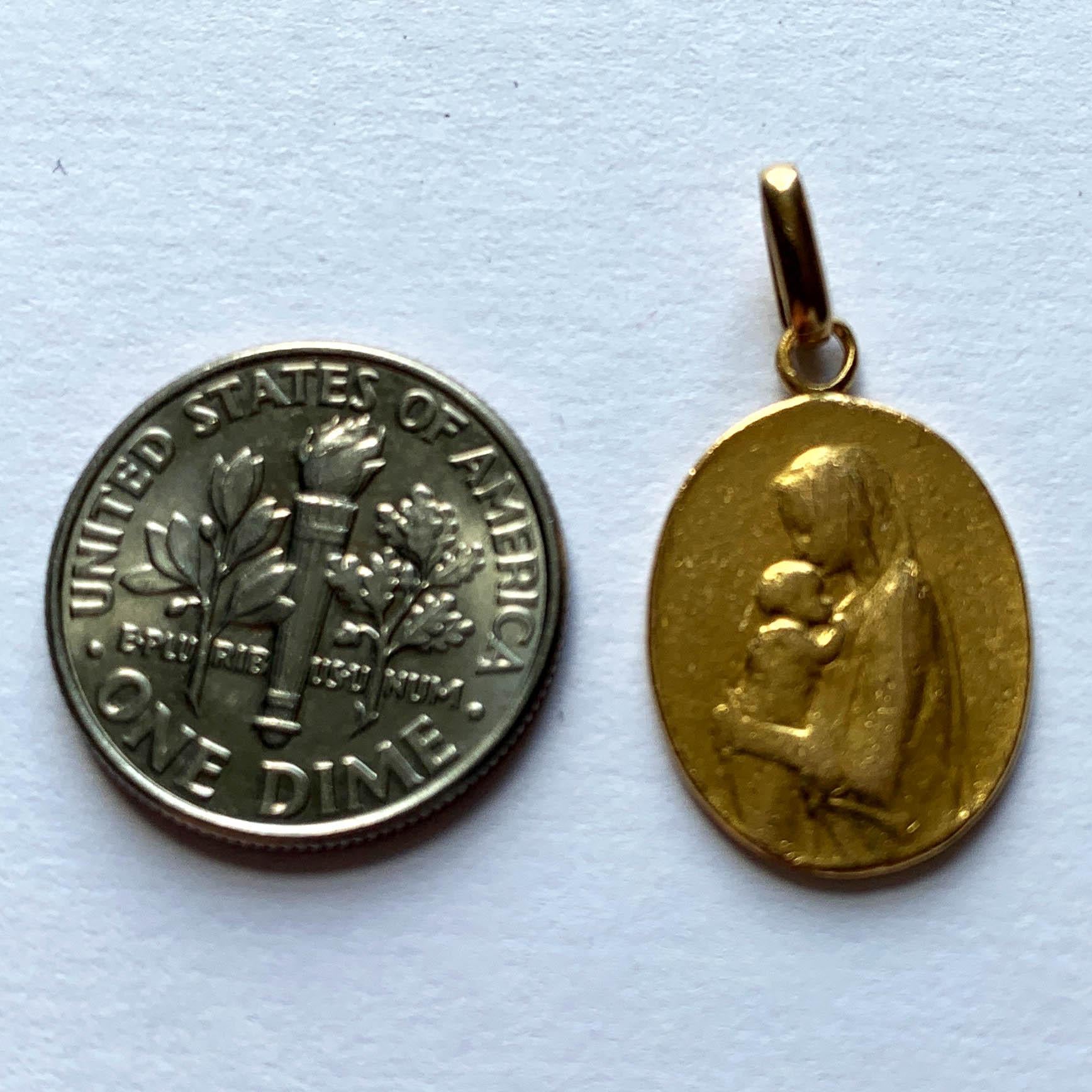 French 22 Karat Yellow Gold Oscar Roty Madonna and Child Charm Pendant In Fair Condition In London, GB