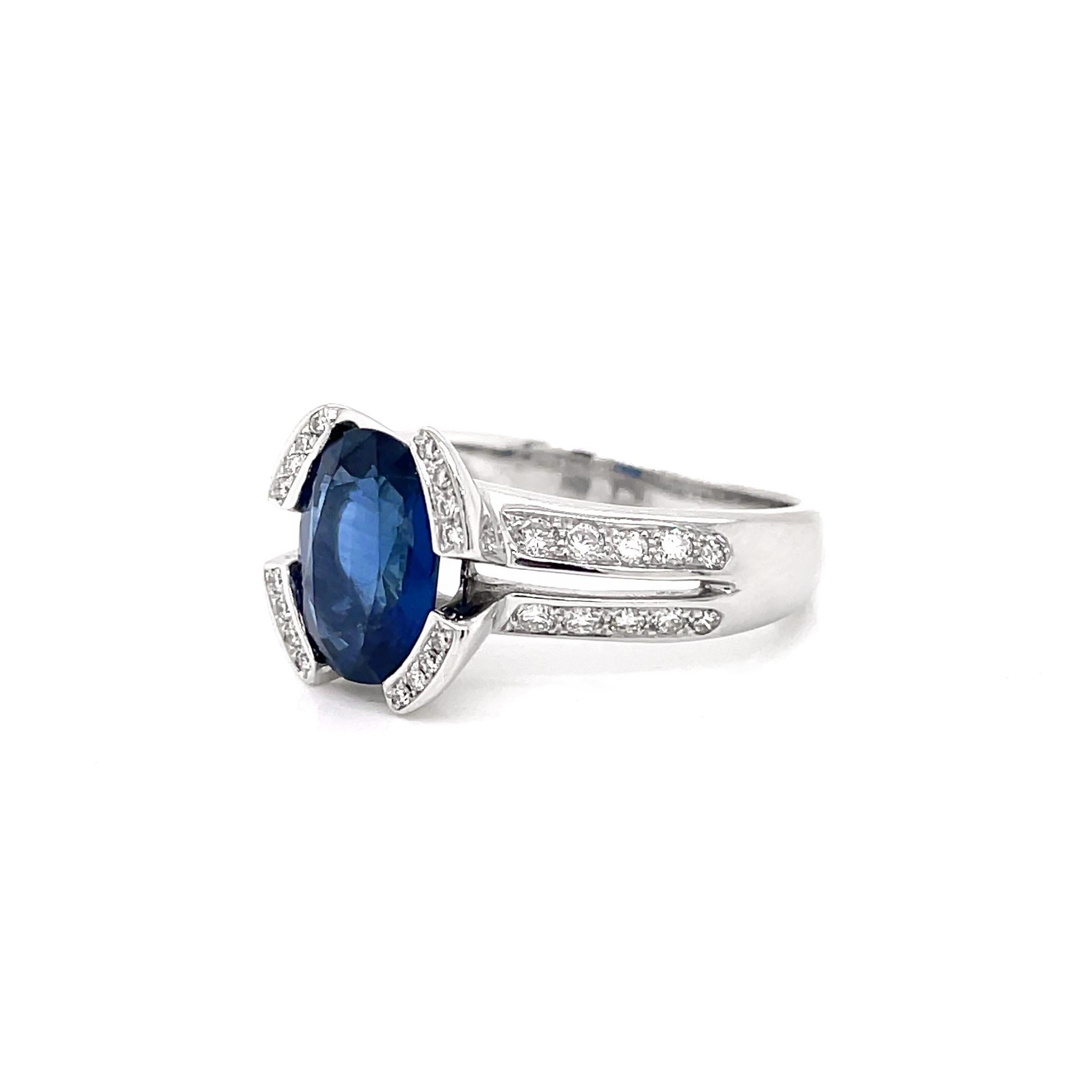 Modern French 2.75 Carat Blue Sapphire and Diamond 18 Carat Gold Engagement Ring For Sale