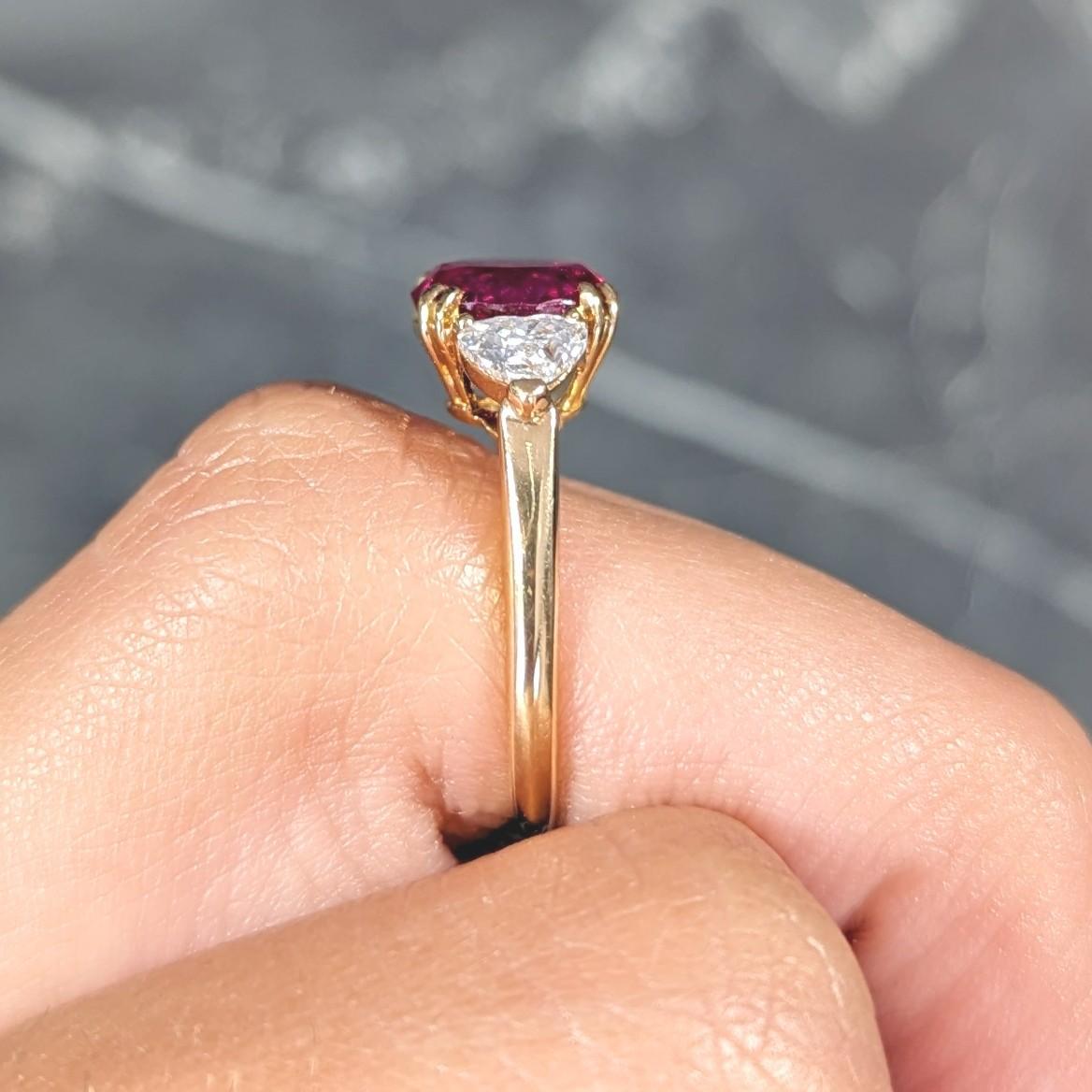 French 2.83 Carats No Heat Burmese Ruby Diamond Three Stone 18K Yellow Gold Ring For Sale 10