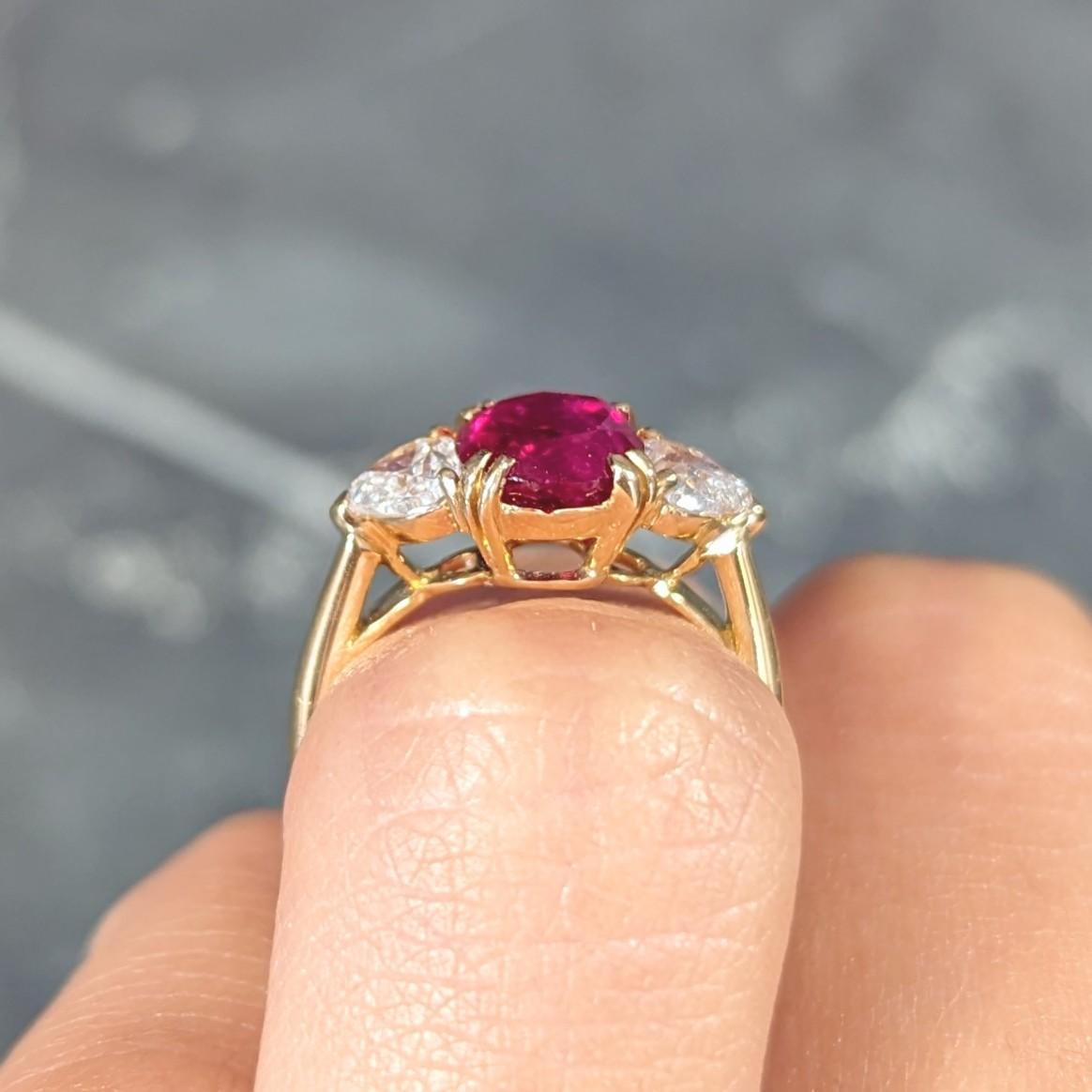 French 2.83 Carats No Heat Burmese Ruby Diamond Three Stone 18K Yellow Gold Ring For Sale 11