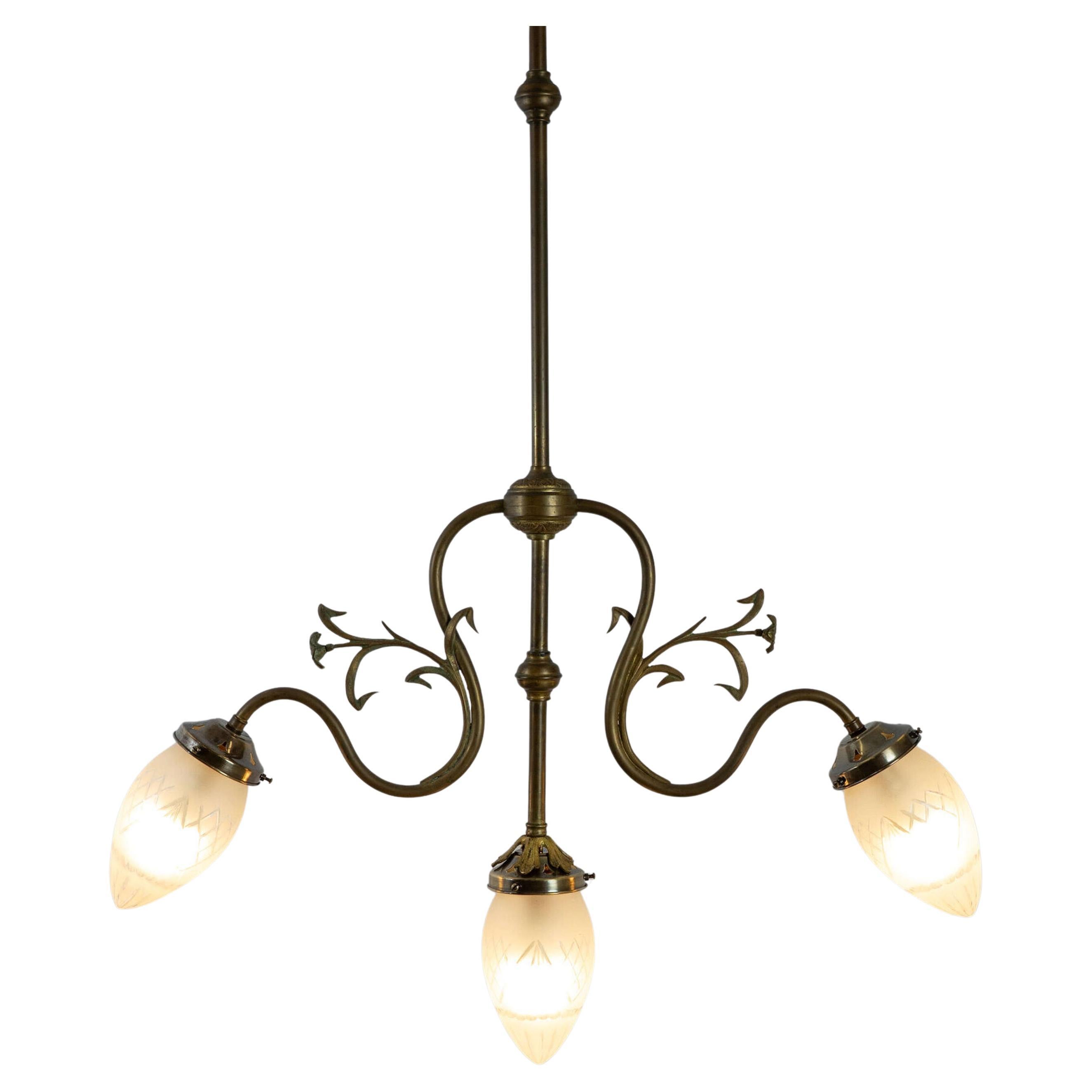 Elettrolizzatore francese edoardiano a 3 bracci in ottone / Ciondolo a soffitto / Luce da cucina in vendita