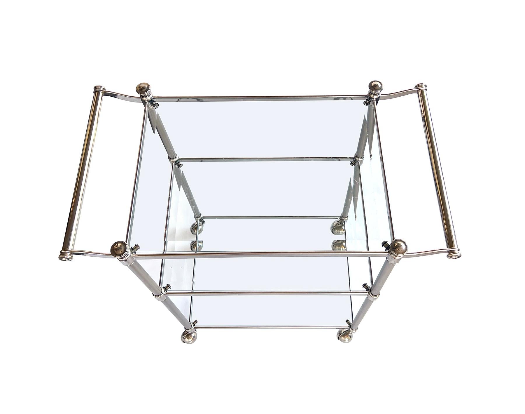 Français Chariot de bar/boissons français à 3 niveaux en chrome avec étagères en verre en vente