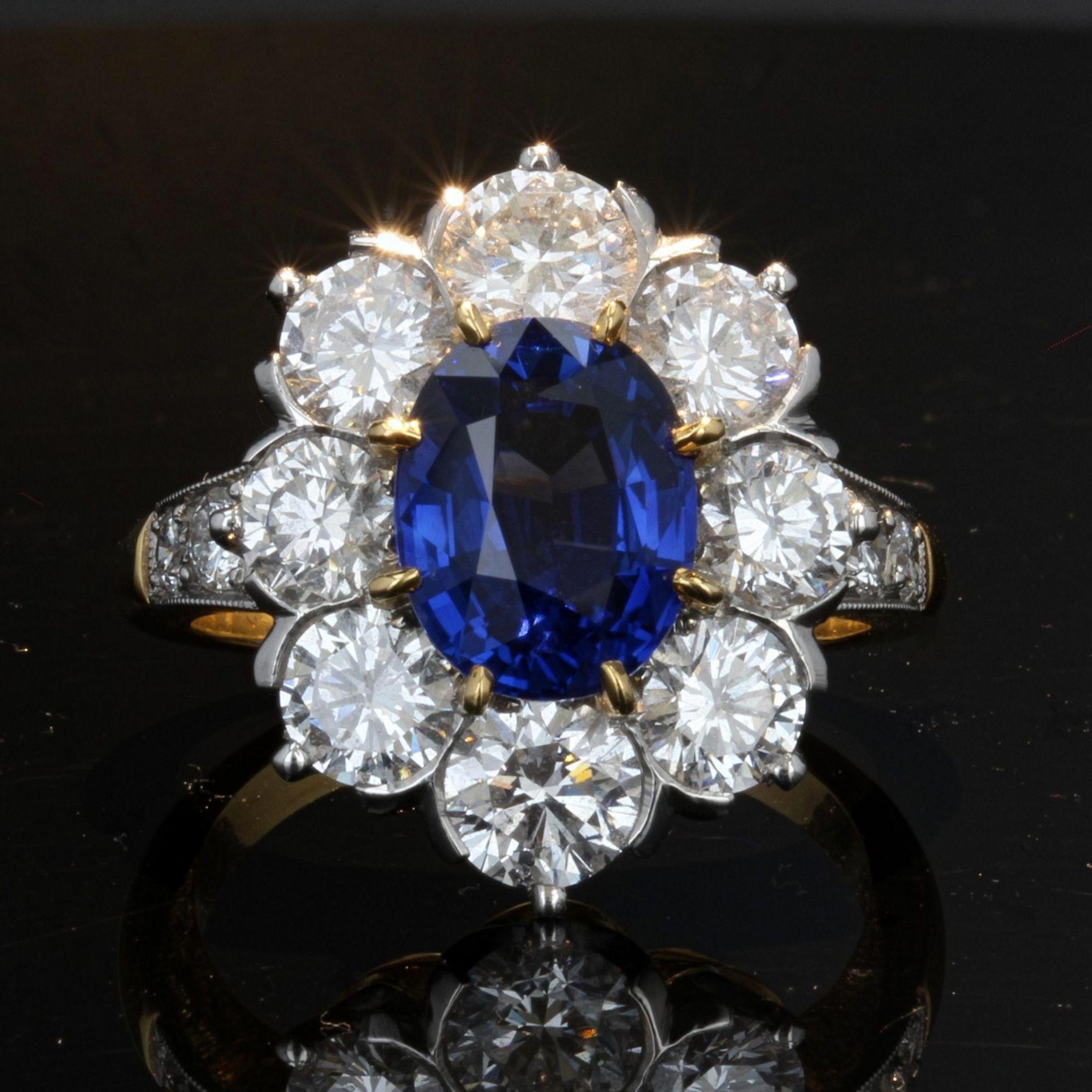 Modern French 3.18 Carat Sapphire Diamonds 18 Karat Yellow Gold Platinum Daisy Ring