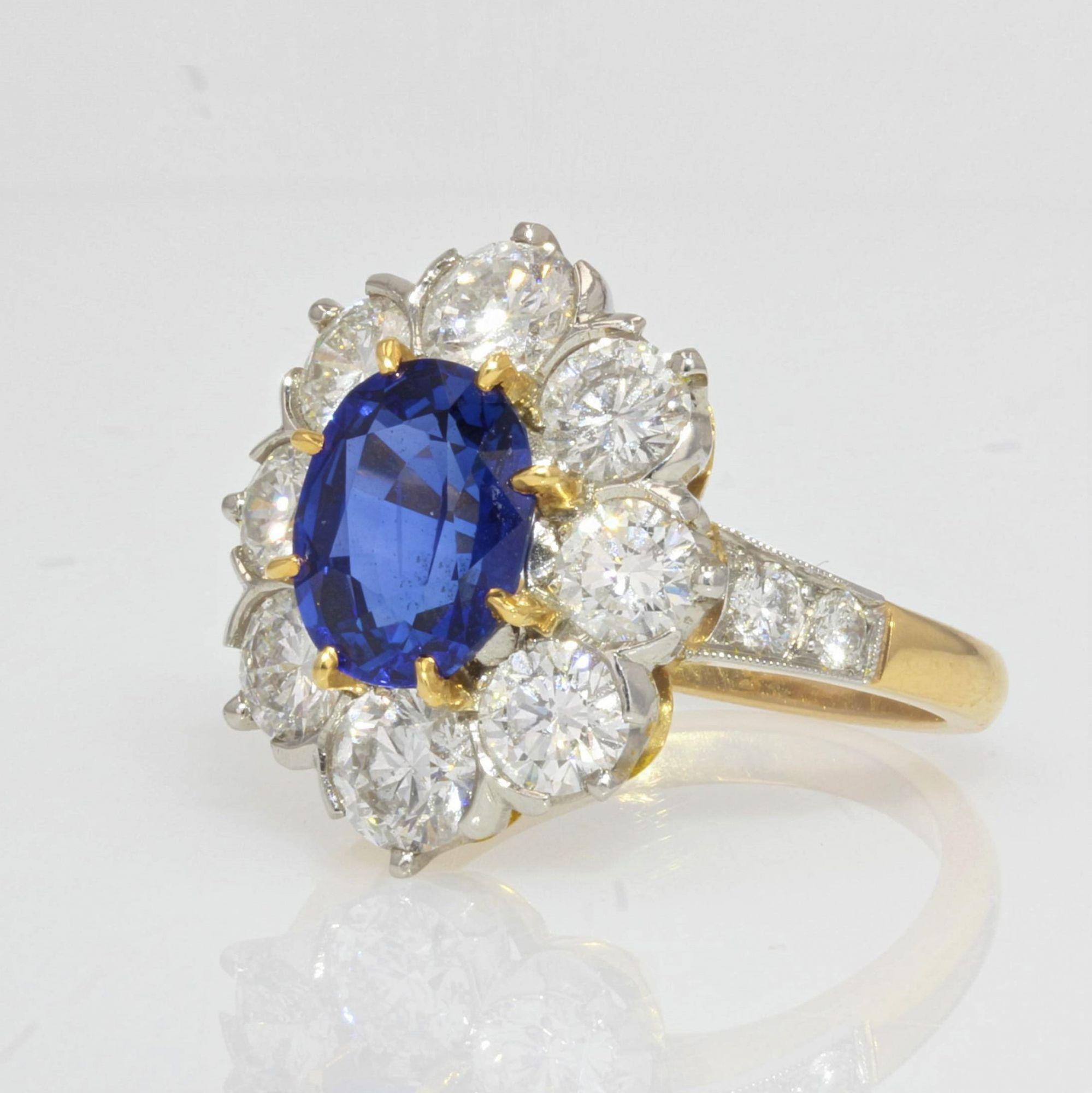 Women's French 3.18 Carat Sapphire Diamonds 18 Karat Yellow Gold Platinum Daisy Ring