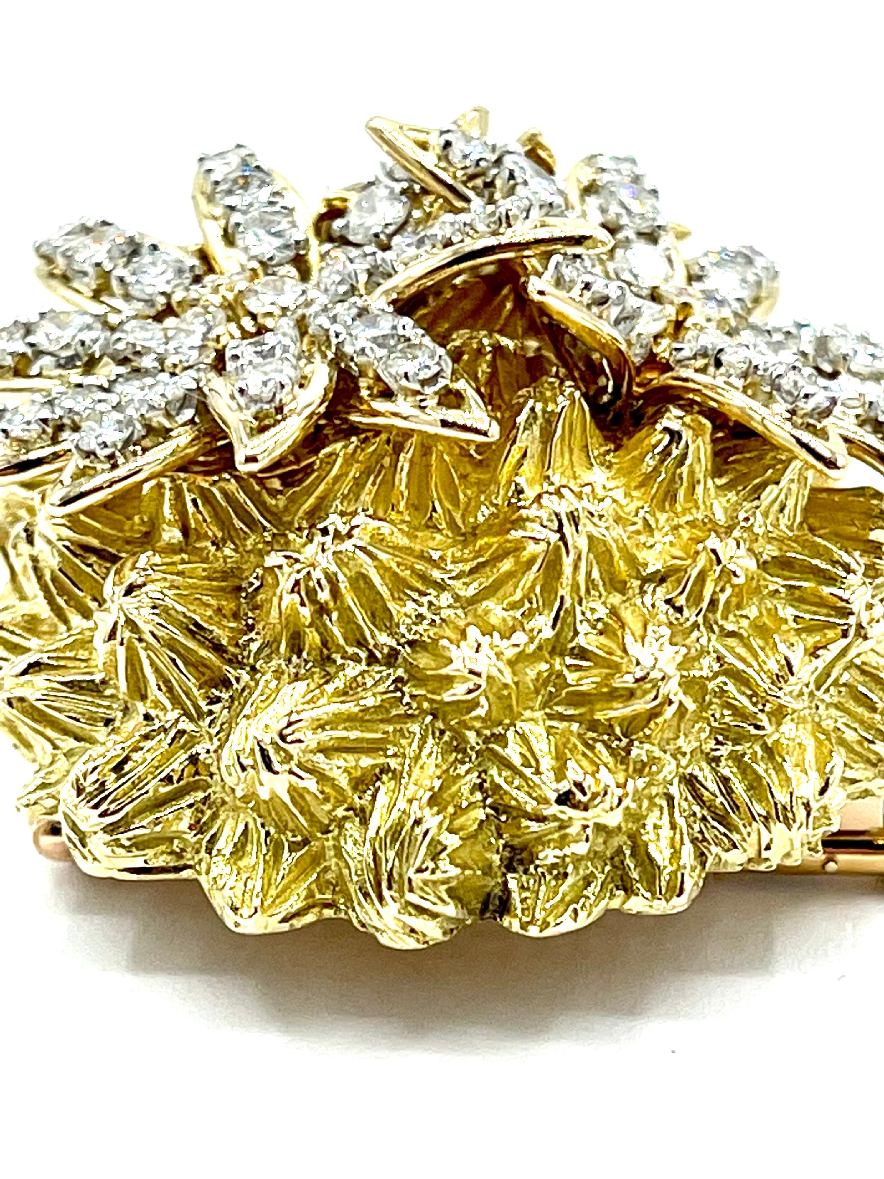 Französische 3,60 Karat Rundbrillant Diamant Dome 18k Blumenbrosche im Angebot 2