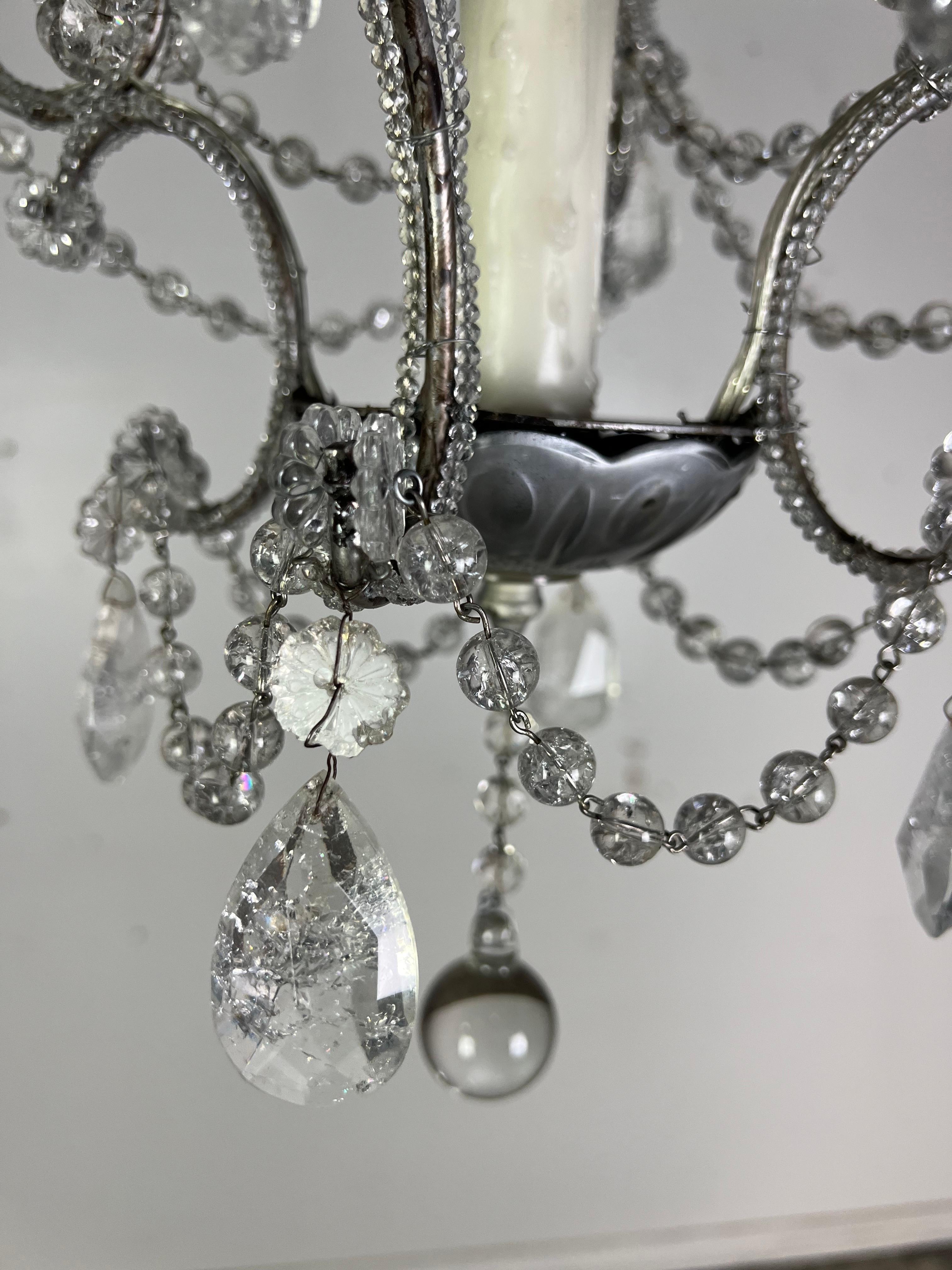 Lustre français à 4 lumières en cristal de roche et perles C. 1930's en vente 3