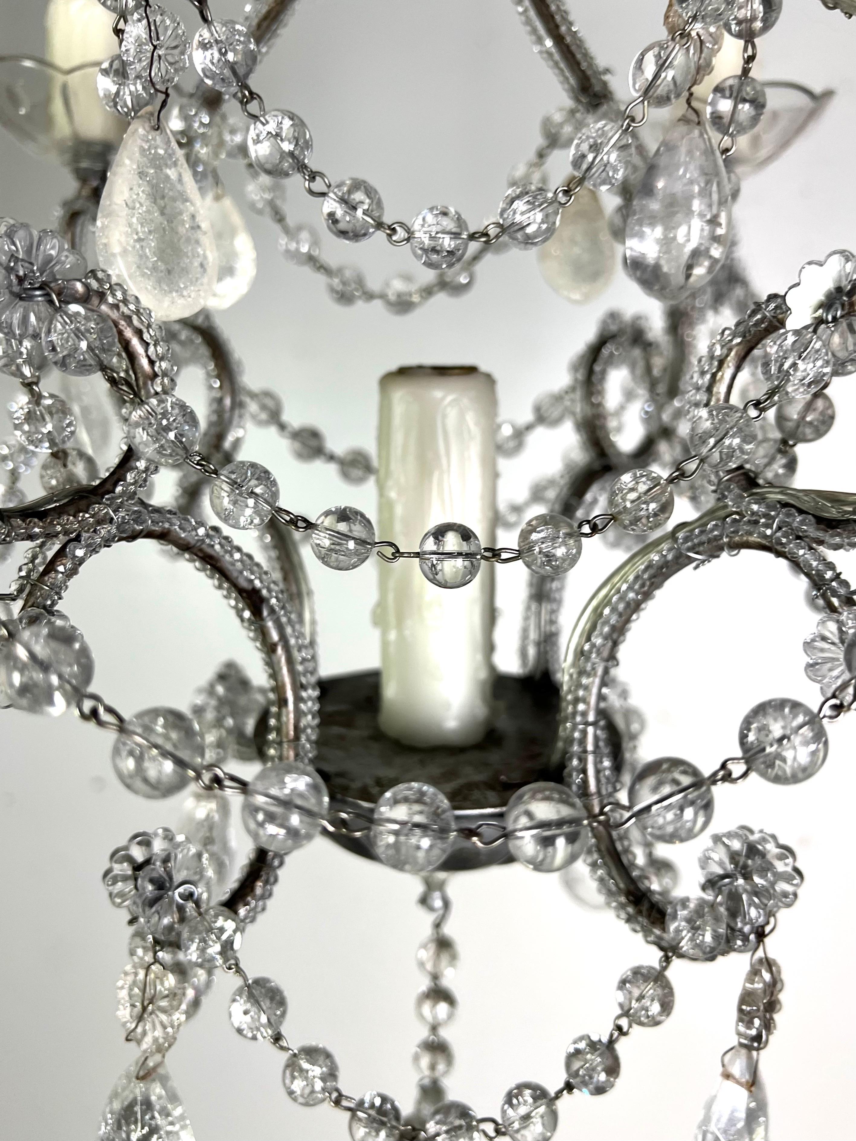 Lustre français à 4 lumières en cristal de roche et perles C. 1930's Bon état - En vente à Los Angeles, CA