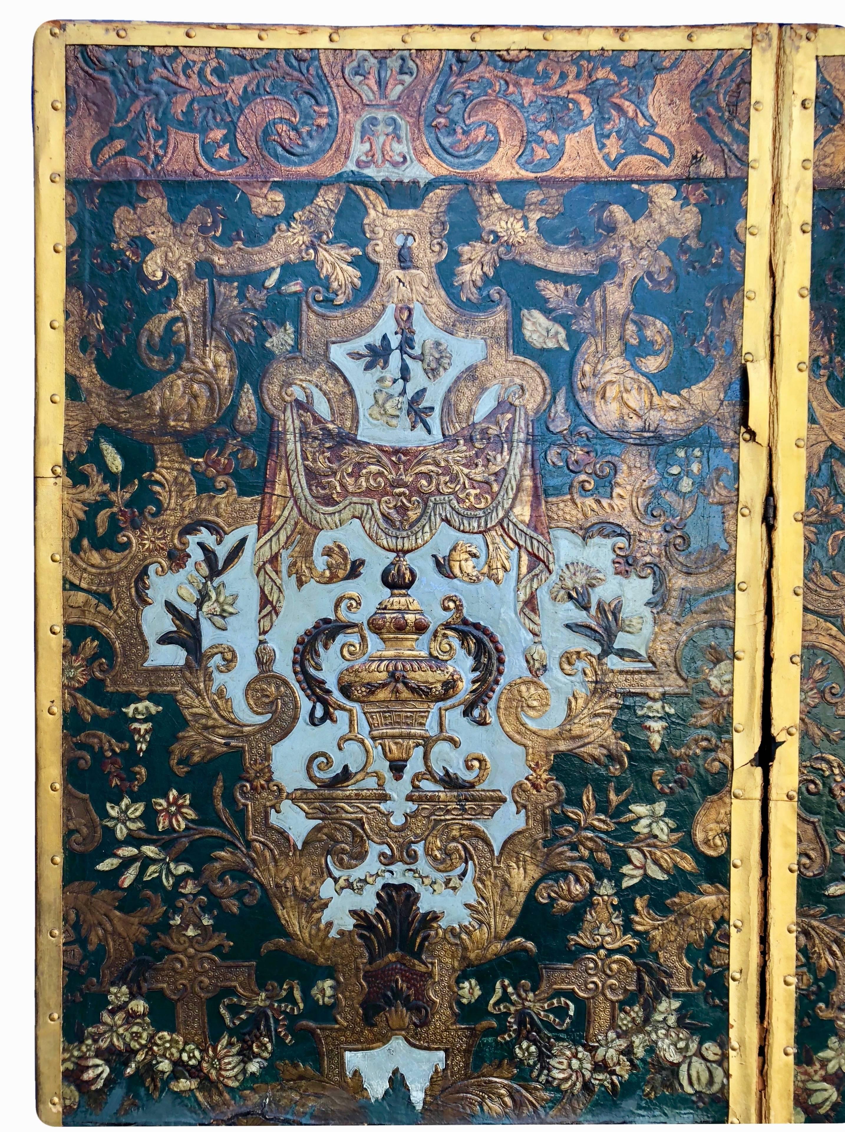 French Four-Panel Embossed Leather Divider with Gilt, Louis XIV, 18th Century For Sale 1
