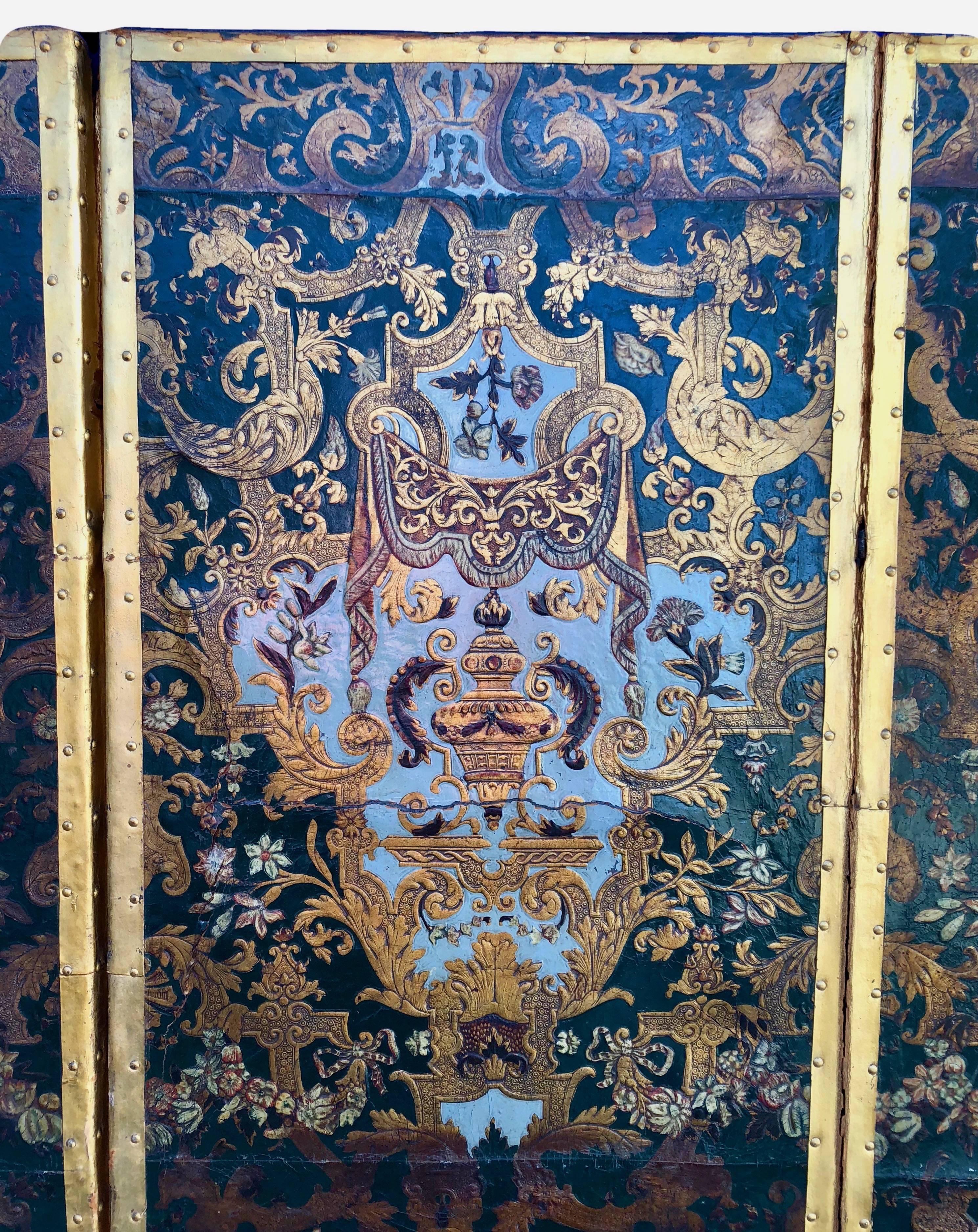 French Four-Panel Embossed Leather Divider with Gilt, Louis XIV, 18th Century For Sale 5