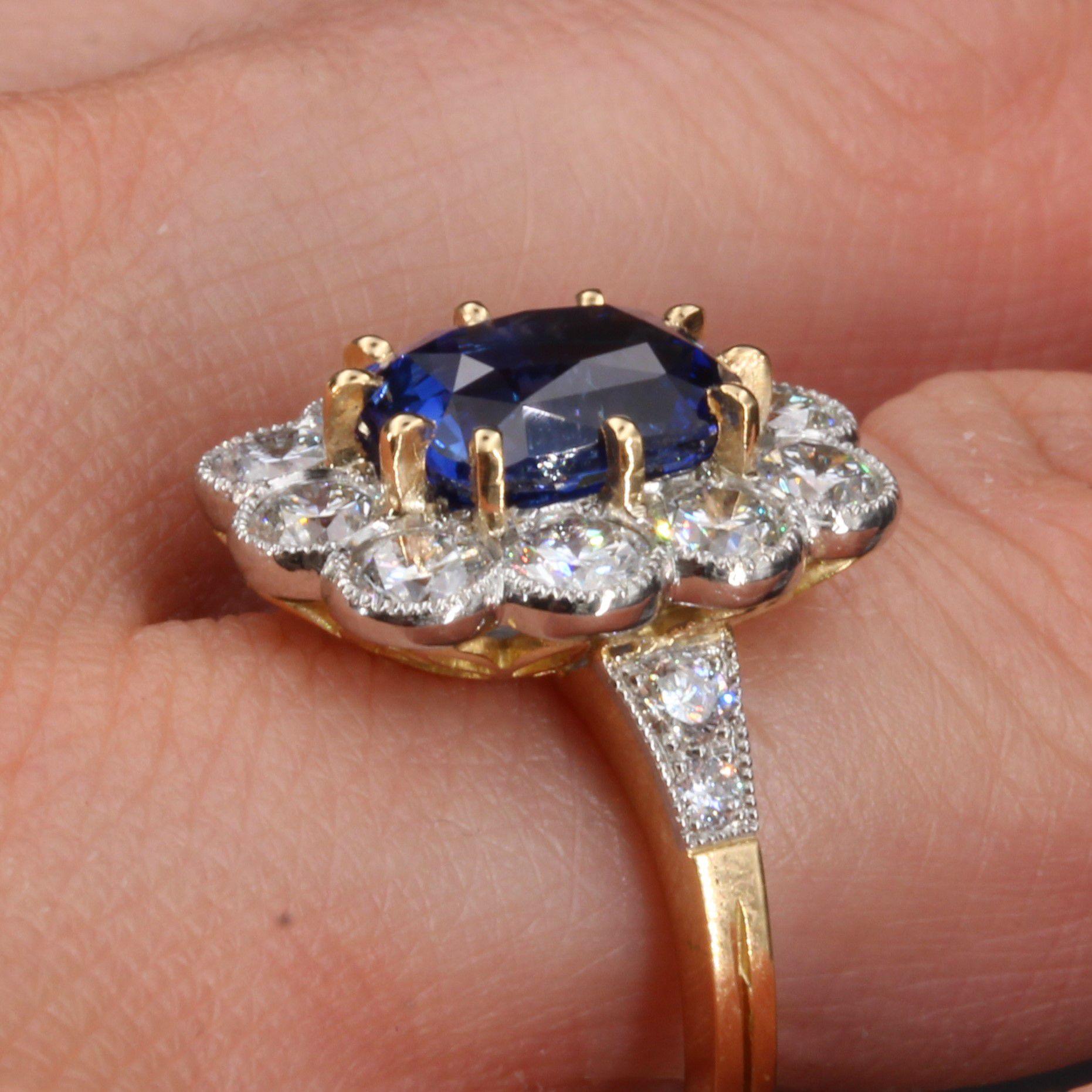 Women's French 4.04 Carat Sapphire Diamonds 18 Karat Yellow Gold Platinum Pompadour Ring For Sale