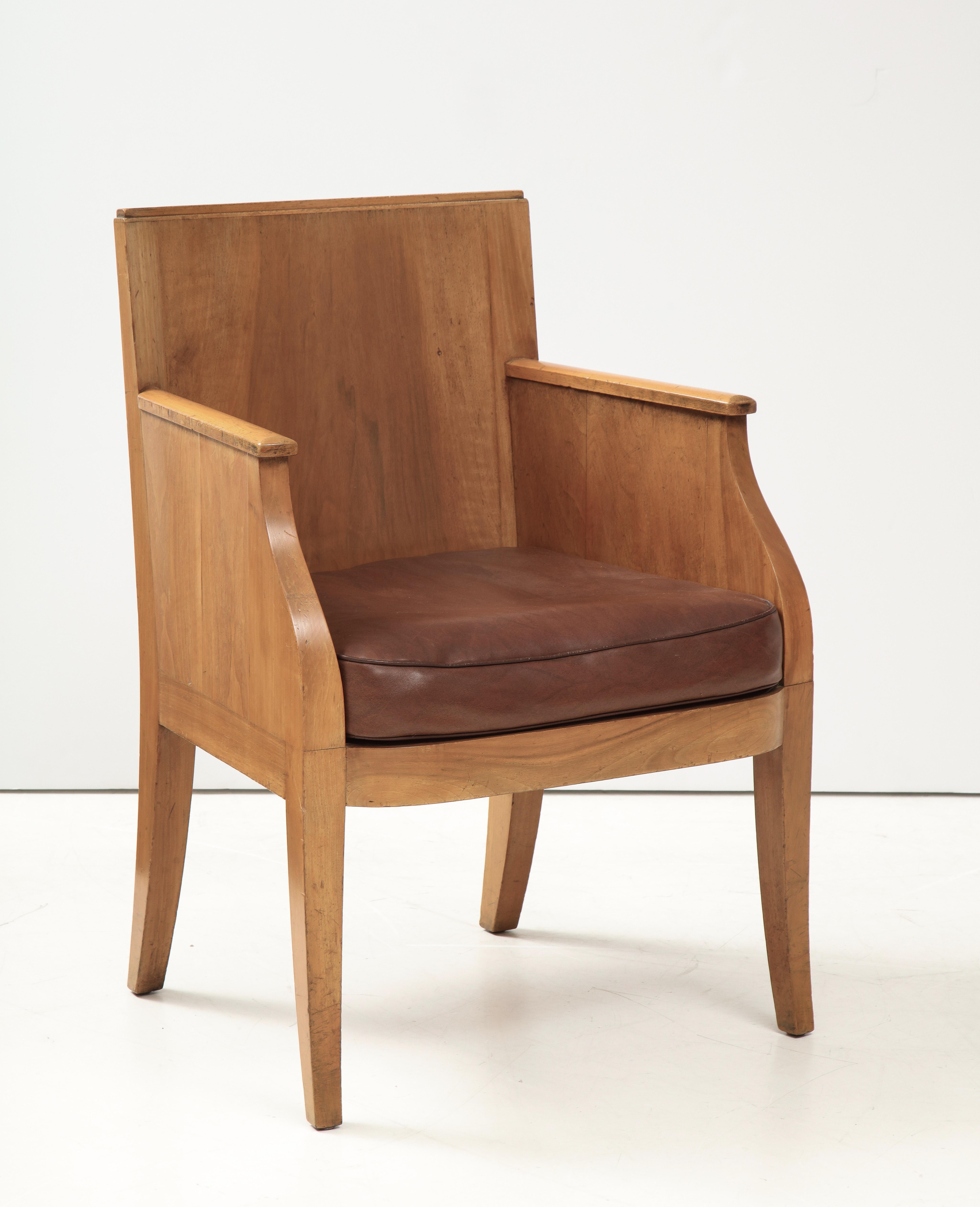 French 40’s Oak Chair with Original Brown Leather Seat, France, c. 1940 6