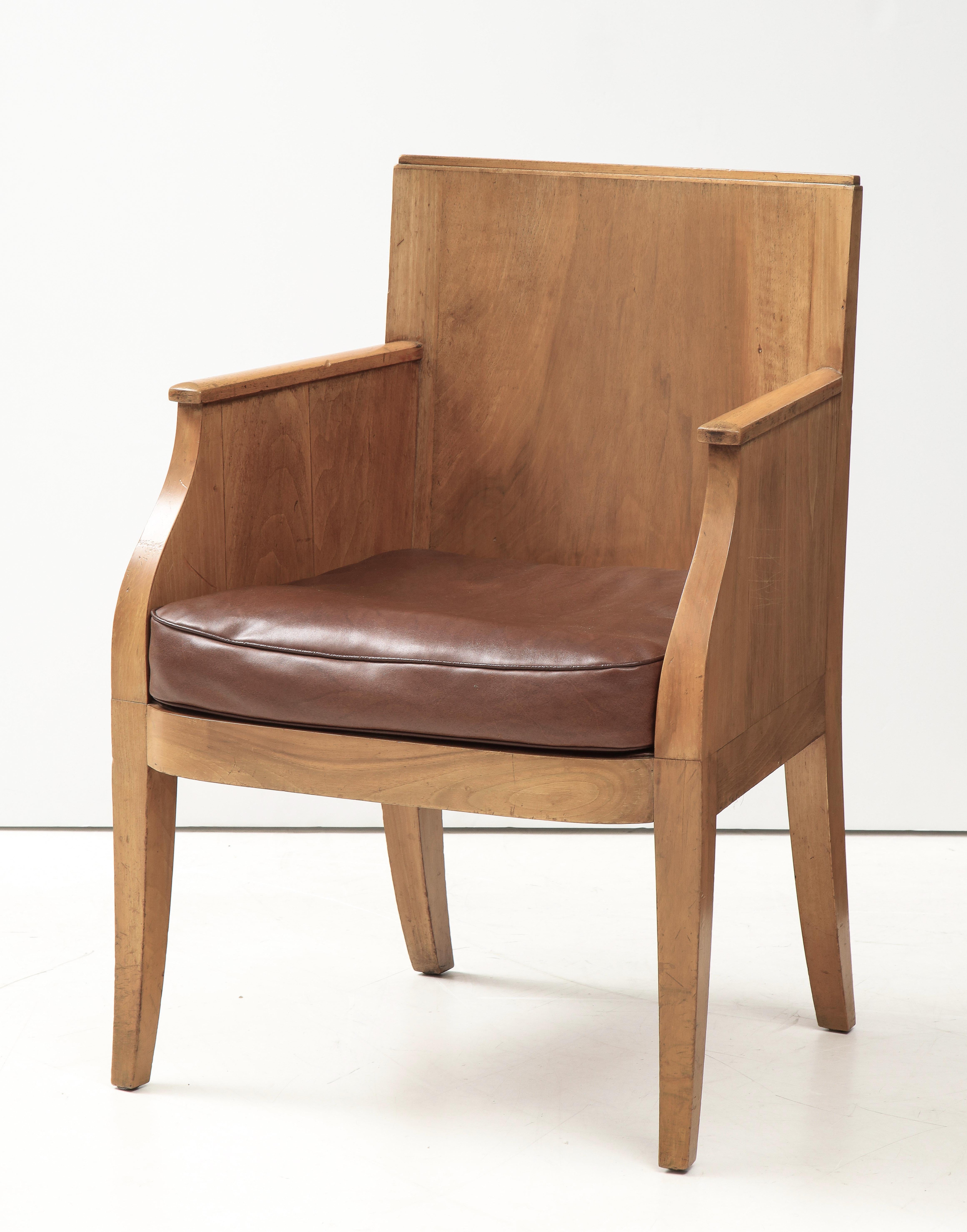 French 40’s Oak Chair with Original Brown Leather Seat, France, c. 1940 9