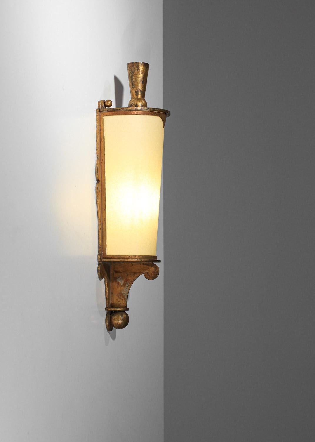 Mid-Century Modern French 40's wall light in gilded steel and paper diffuser For Sale