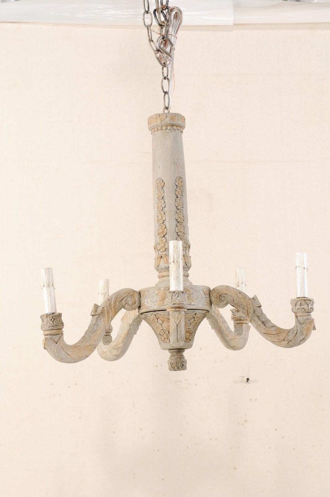 French 5-Light Carved and Painted Wood Chandelier from the Mid-20th Century 1