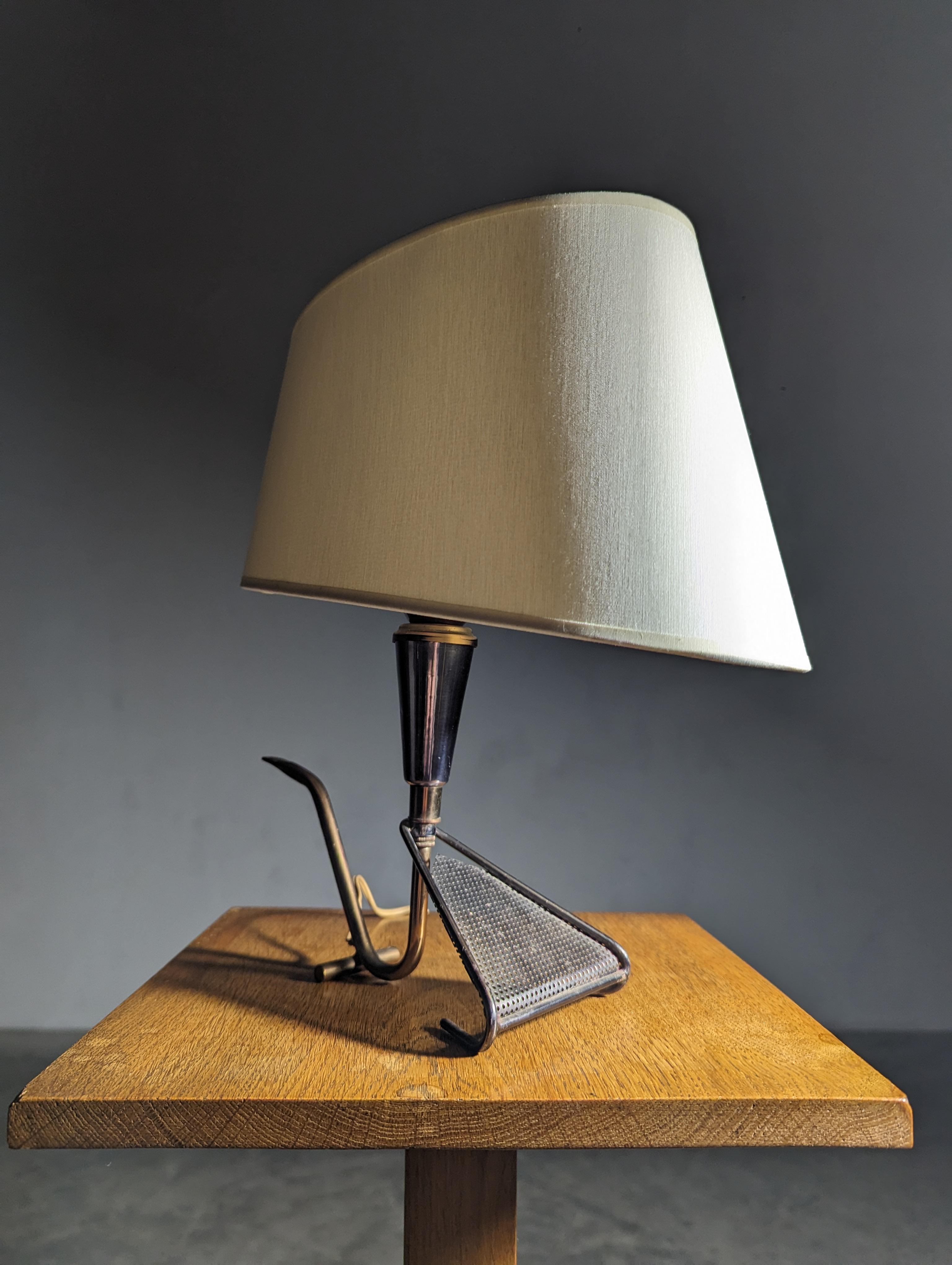 Französische 50er Jahre Tischlampe von Maison Arlus (20. Jahrhundert) im Angebot