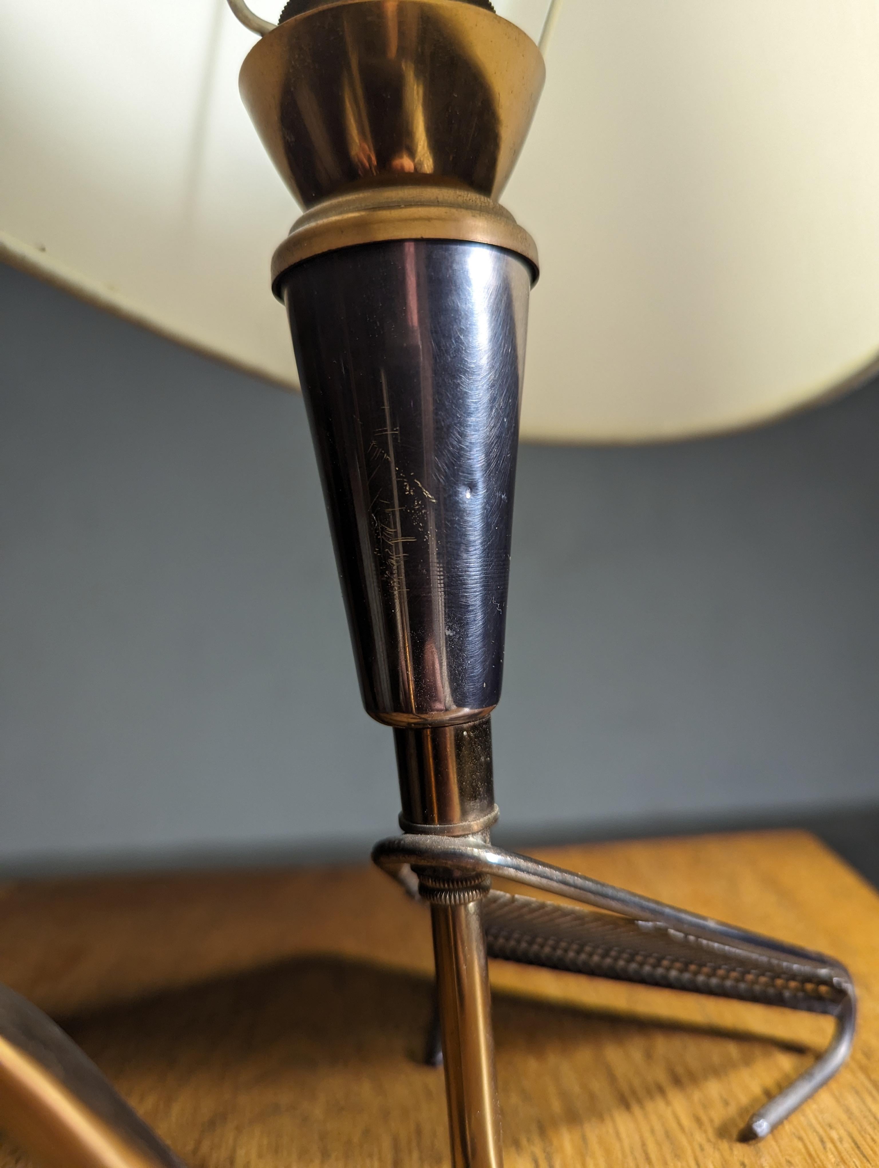 Lampe de table française des années 50 par Maison Arlus en vente 1