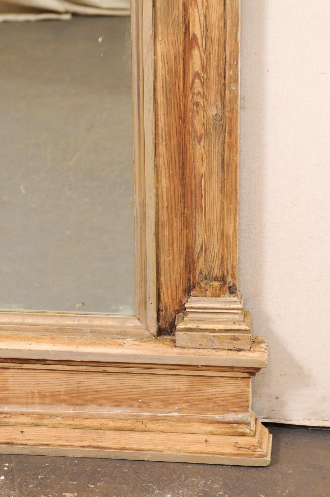 XIX secolo Specchio francese in legno intagliato alto 5,5 piedi con accenti a colonna, 19° C. in vendita