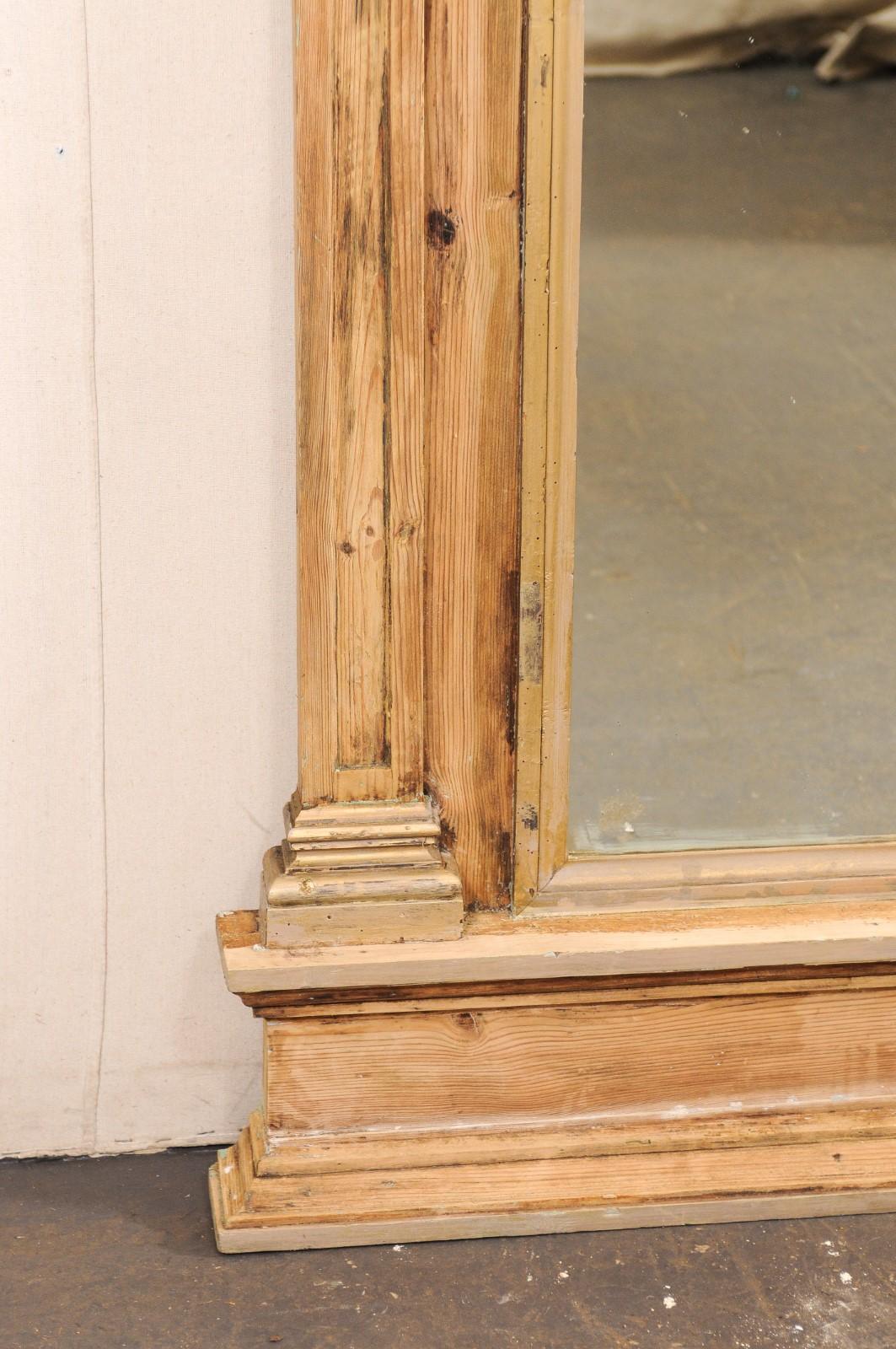 Legno Specchio francese in legno intagliato alto 5,5 piedi con accenti a colonna, 19° C. in vendita
