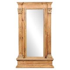 Specchio francese in legno intagliato alto 5,5 piedi con accenti a colonna, 19° C.