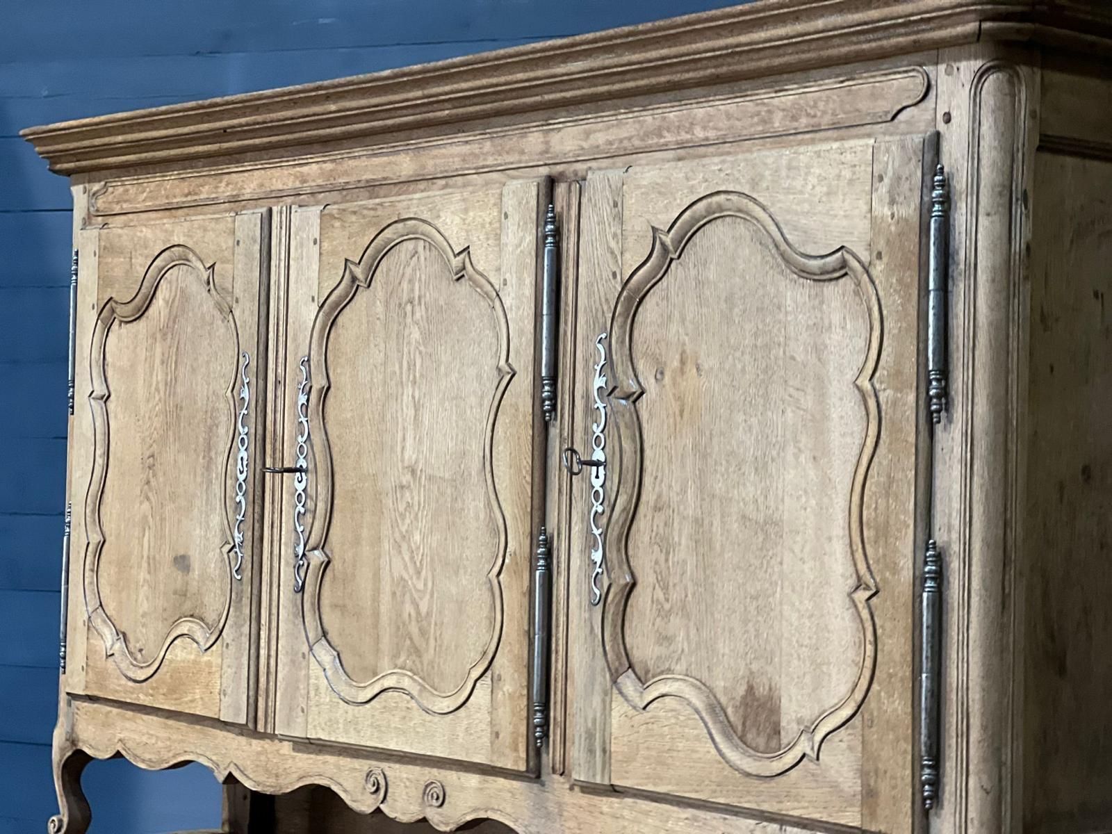 French 6 Door Bleached Oak Larder Cupboard  For Sale 2