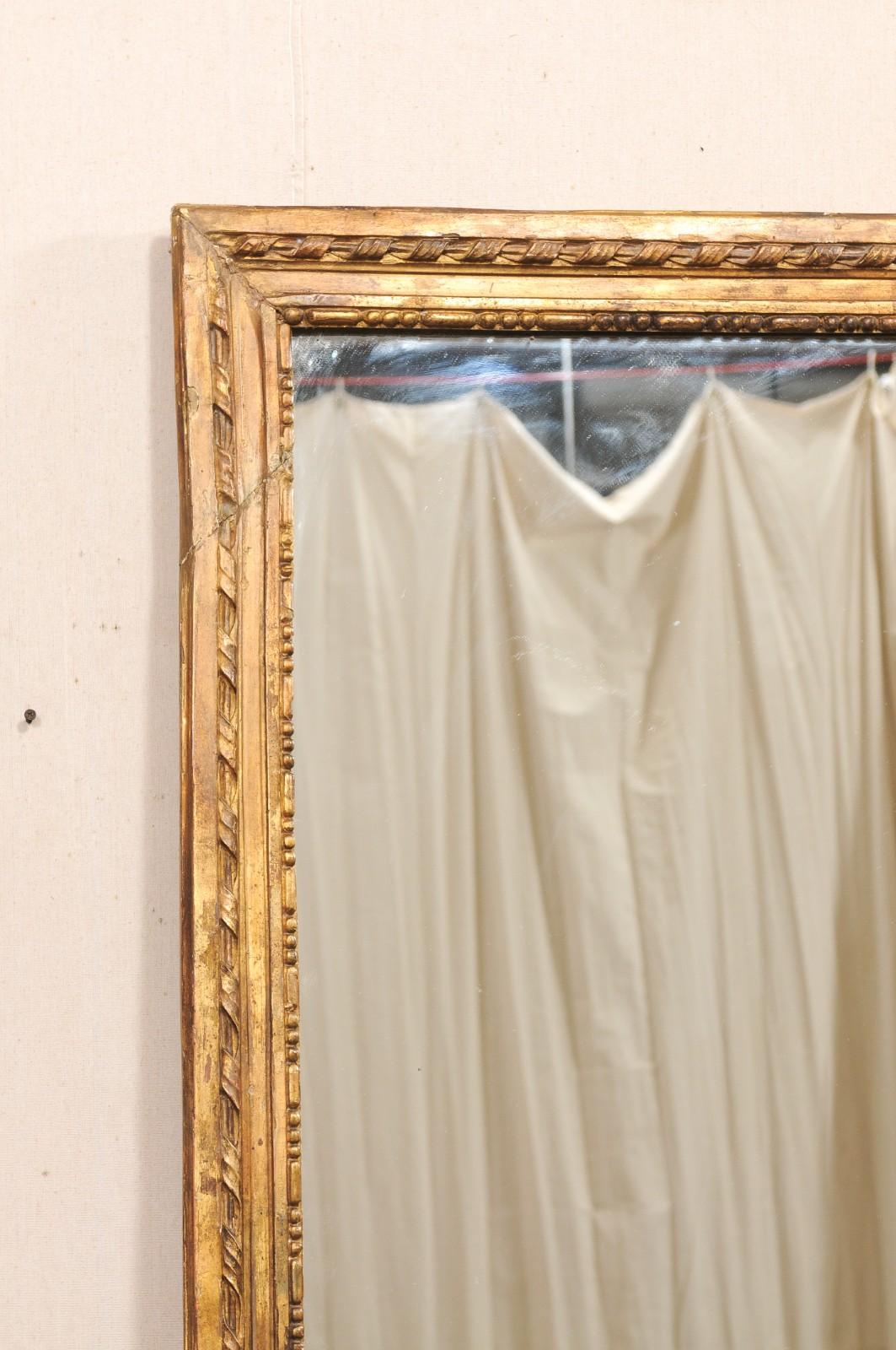 Francés 7 Pies Espejo alto dorado con adornos bellamente tallados, S. XIX en Bueno estado para la venta en Atlanta, GA