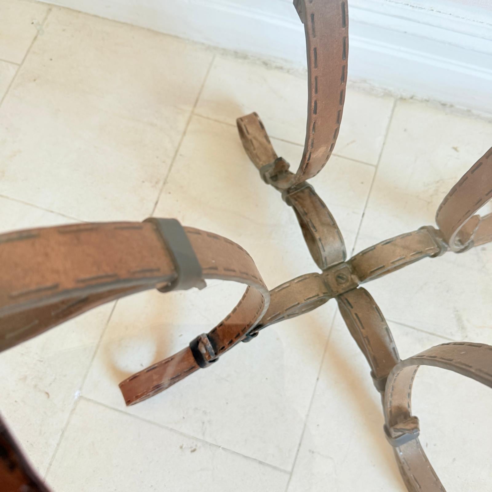 Mesa de centro circular francesa estilo Hermes de los años 70 en metal en venta 2