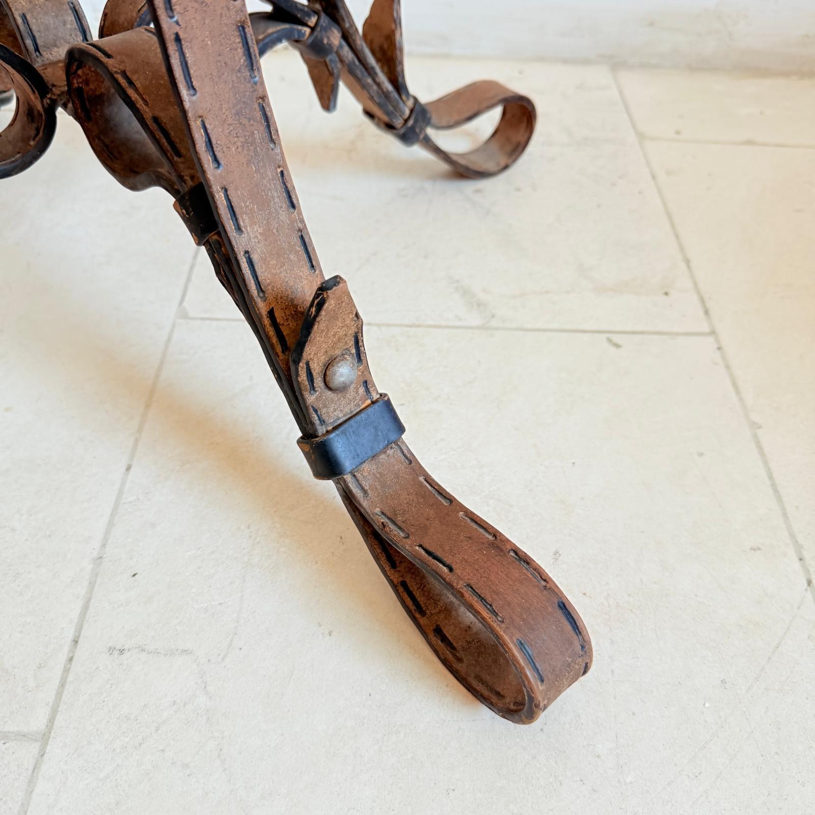 Mesa de centro circular francesa estilo Hermes de los años 70 en metal en venta 3