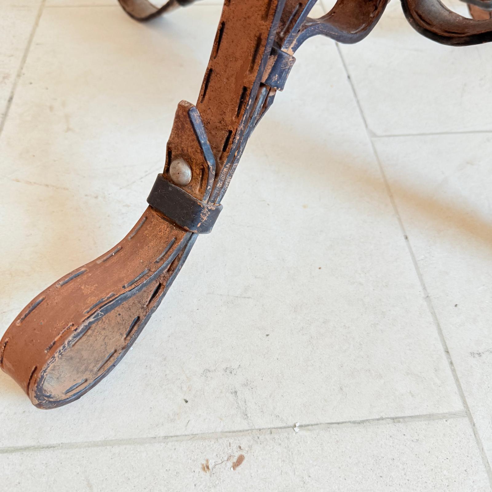 Mesa de centro circular francesa estilo Hermes de los años 70 en metal en venta 4