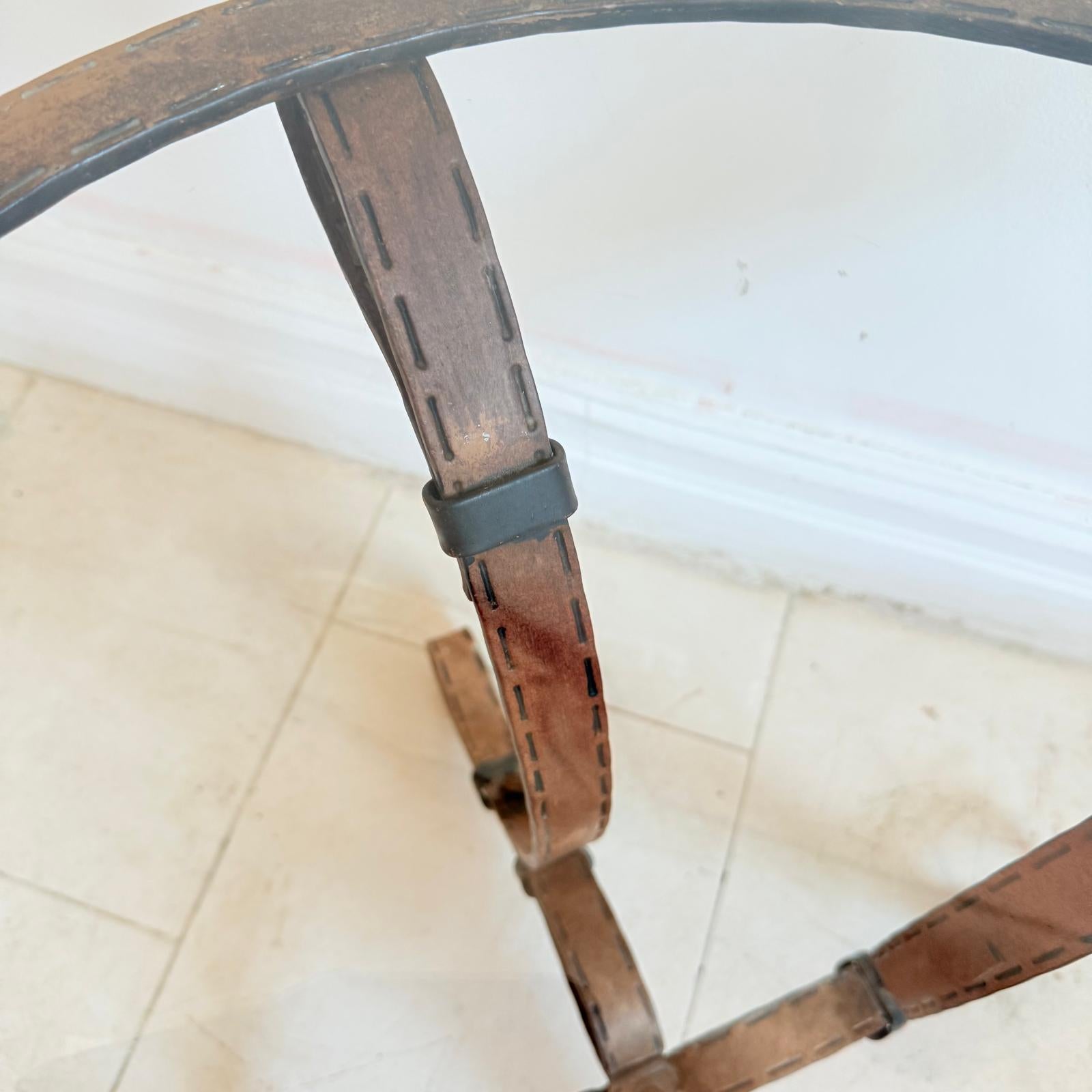 Mesa de centro circular francesa estilo Hermes de los años 70 en metal finales del siglo XX en venta