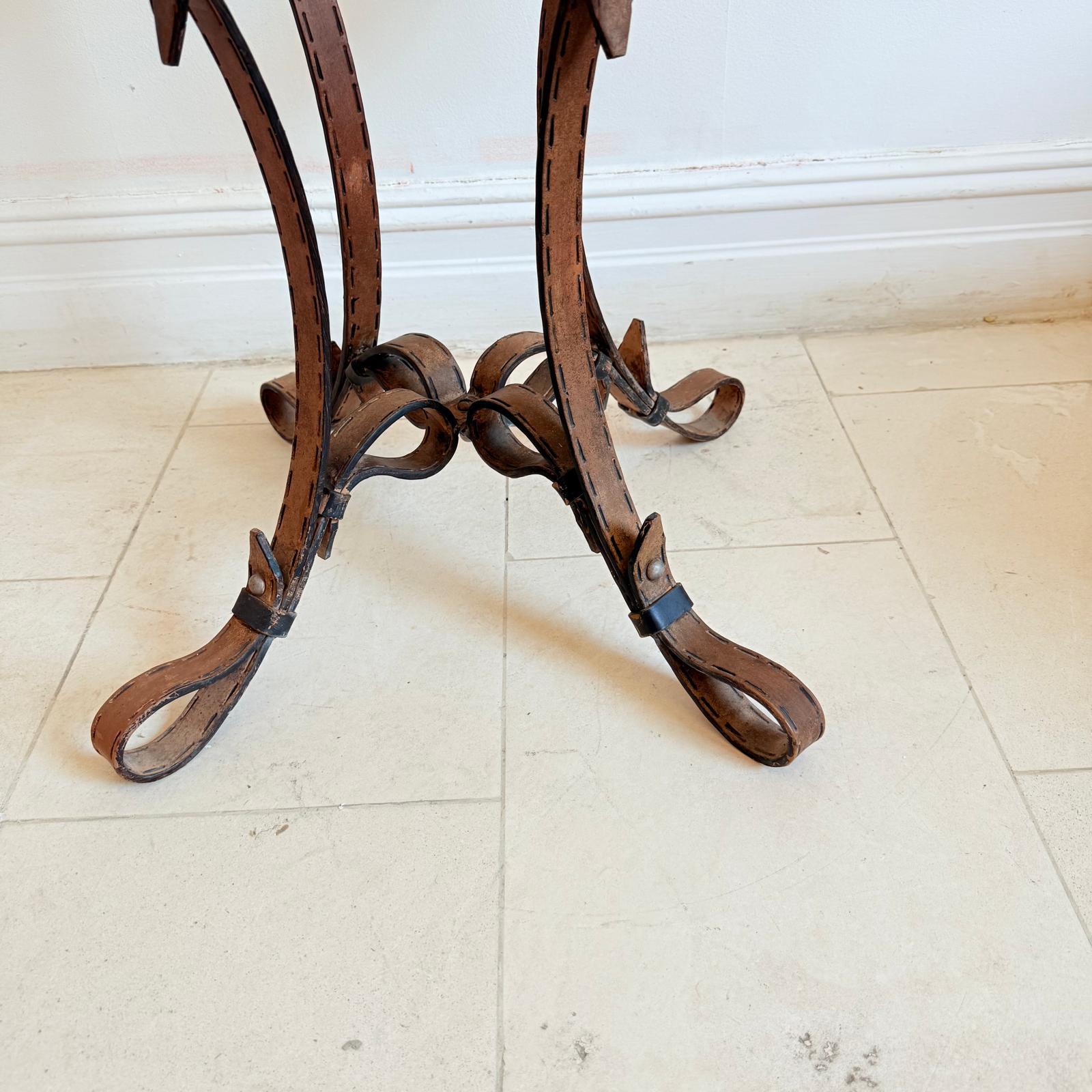 Mesa de centro circular francesa estilo Hermes de los años 70 en metal Vidrio en venta