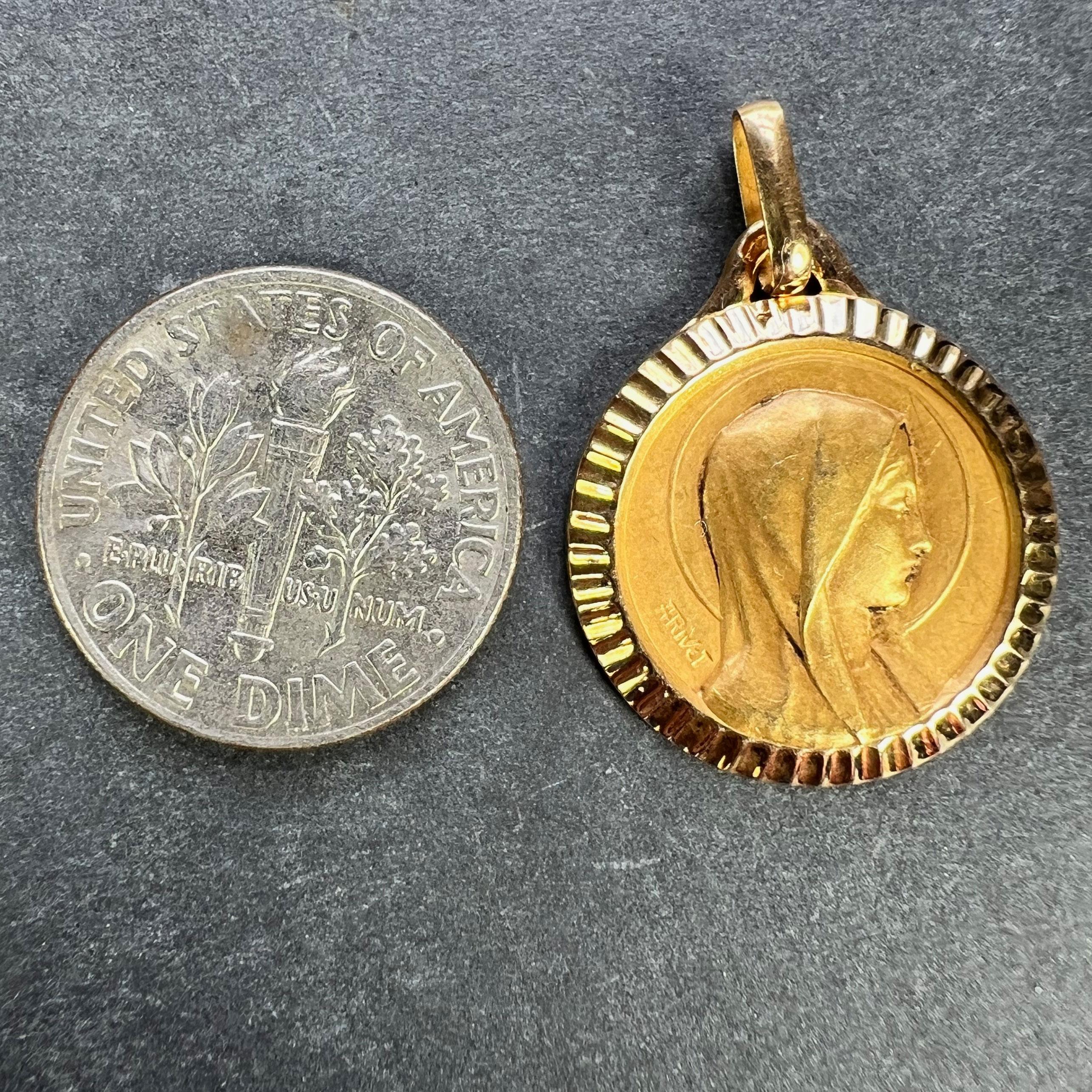 French A Rivet Virgin Mary 18K Yellow Gold Religious Medal Pendant For Sale 5