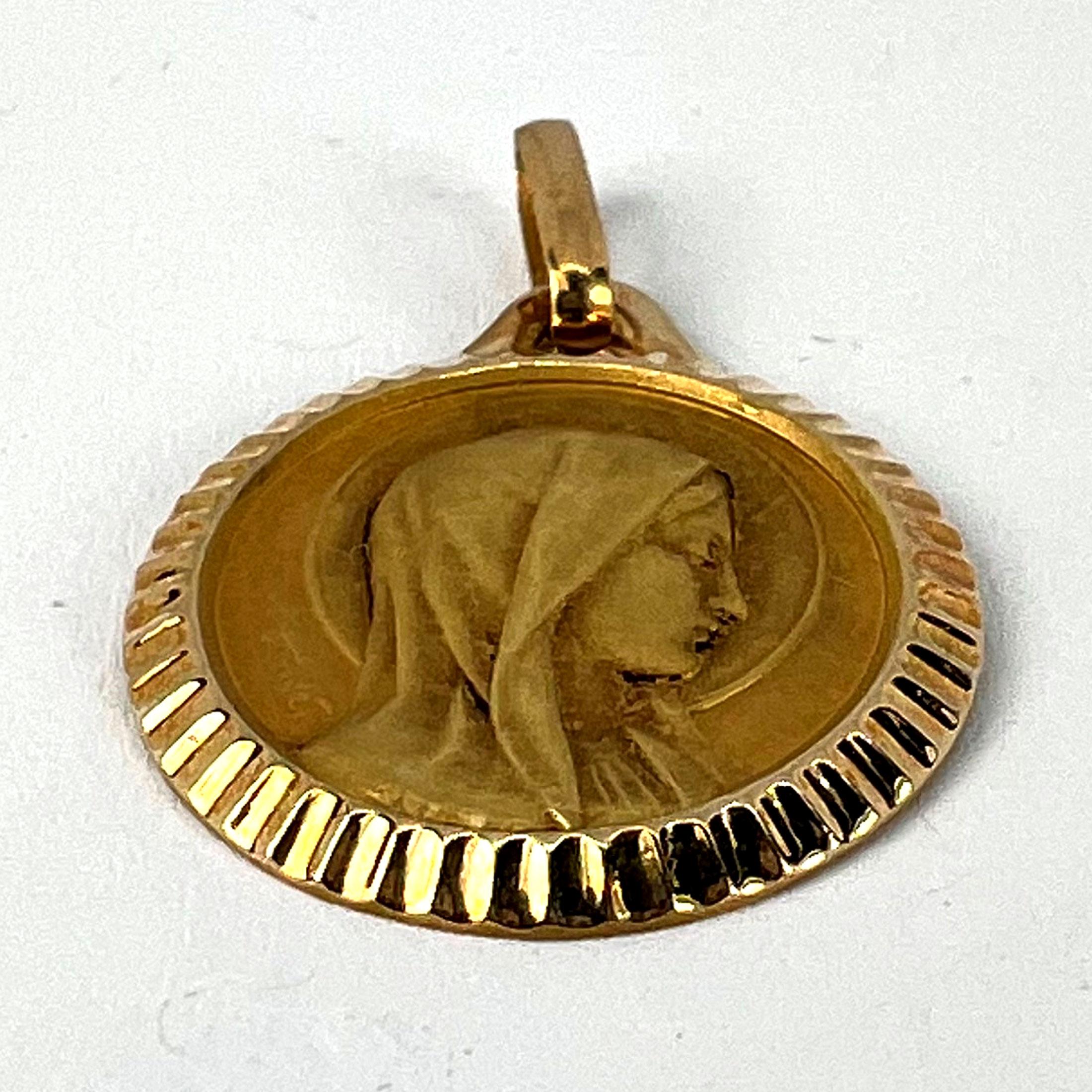 French A Rivet Virgin Mary 18K Yellow Gold Religious Medal Pendant For Sale 8