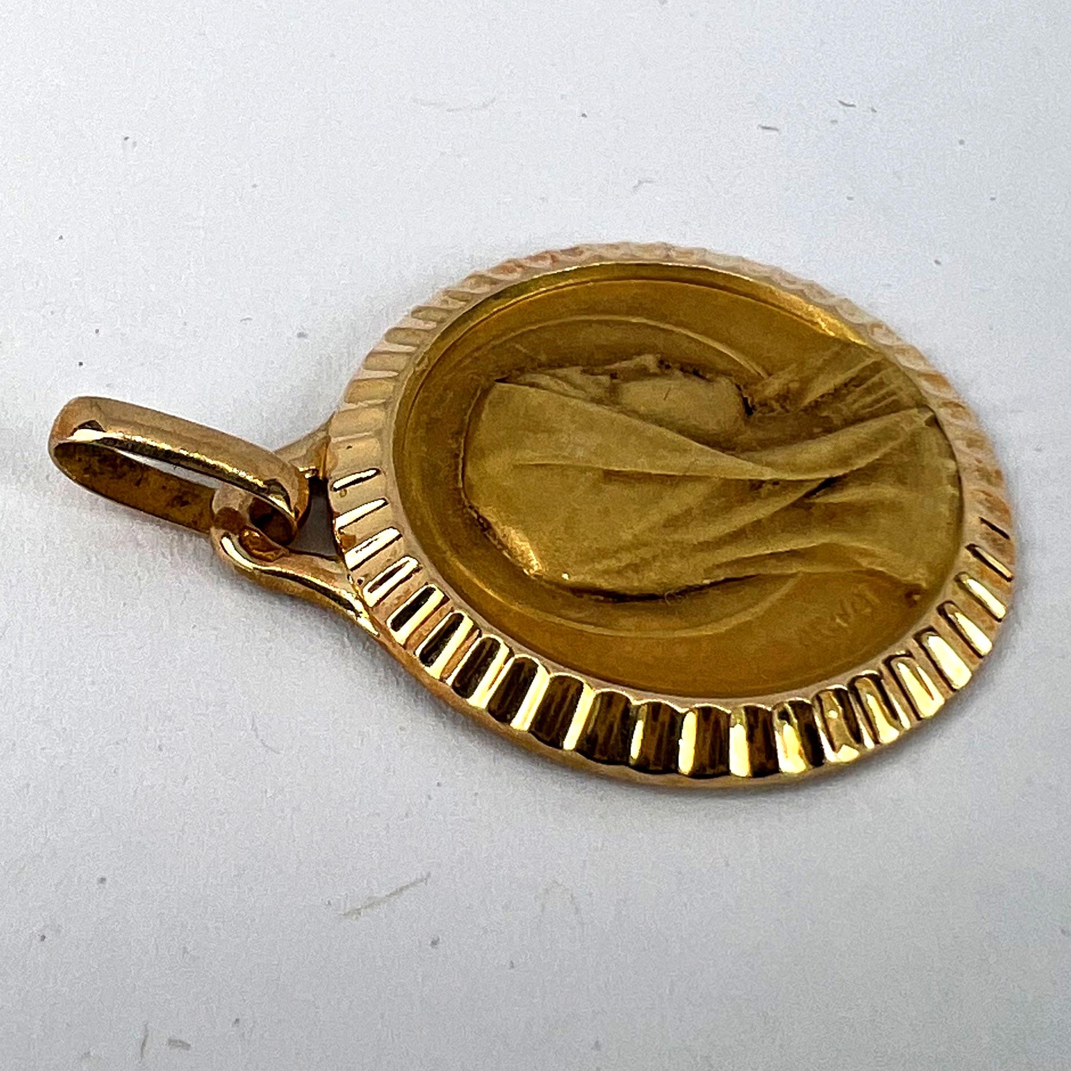 French A Rivet Virgin Mary 18K Yellow Gold Religious Medal Pendant For Sale 9