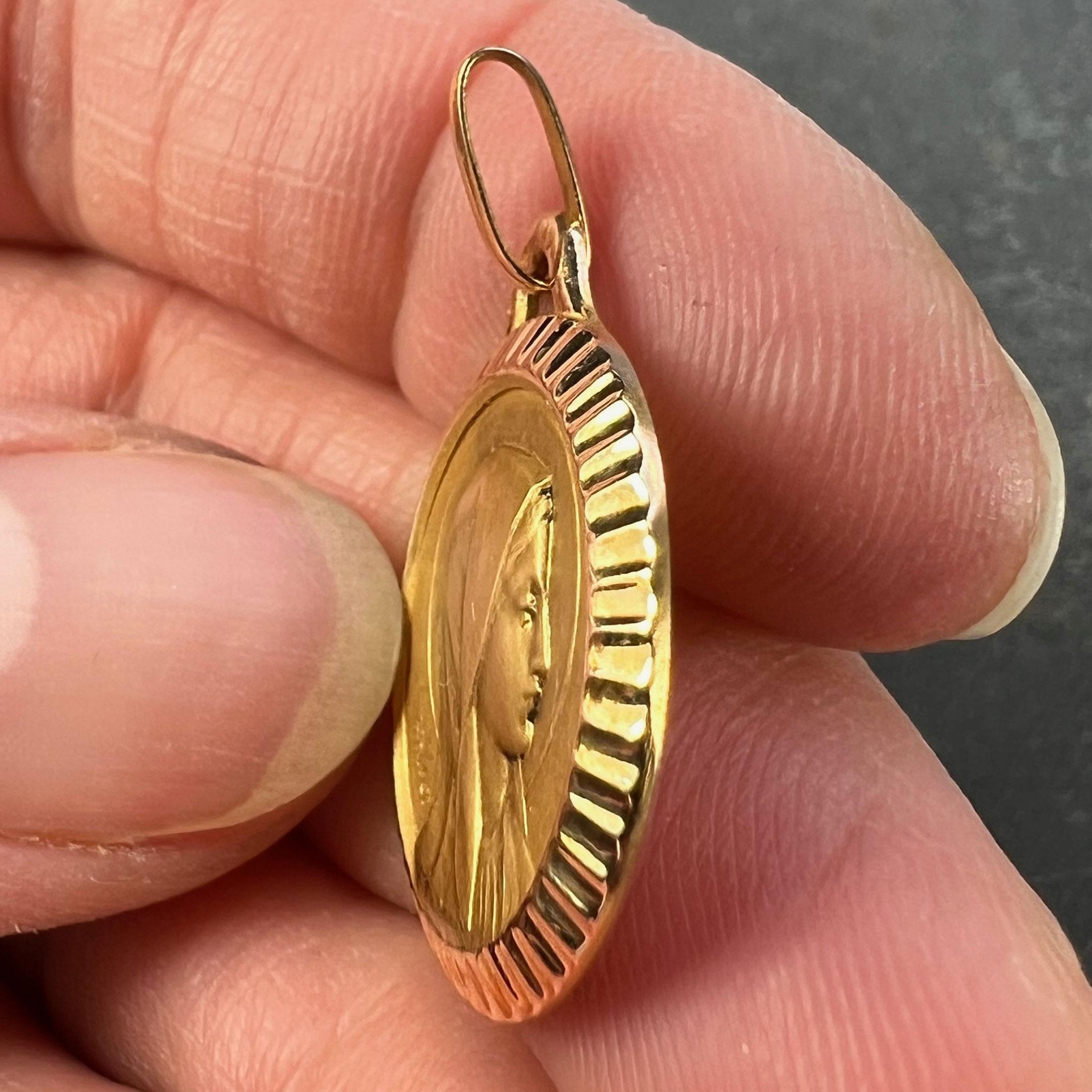 French A Rivet Virgin Mary 18K Yellow Gold Religious Medal Pendant For Sale 2