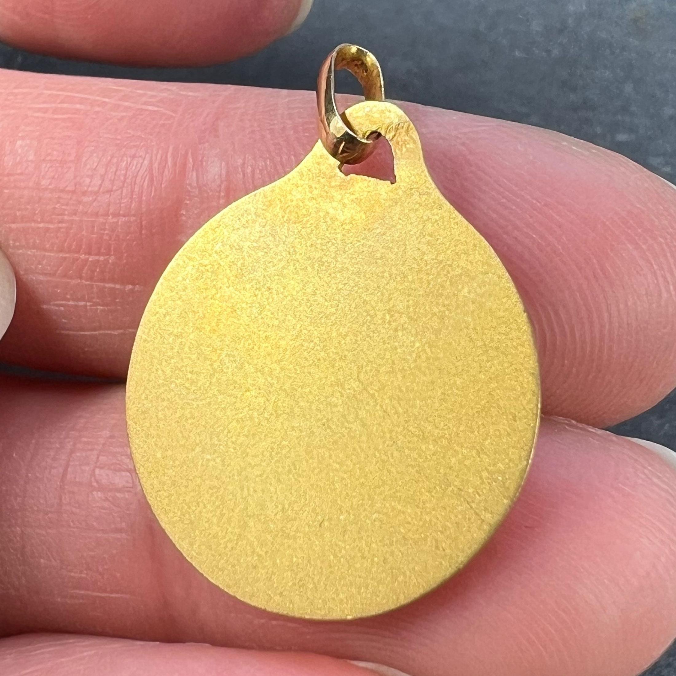 French A Rivet Virgin Mary 18K Yellow Gold Religious Medal Pendant For Sale 3