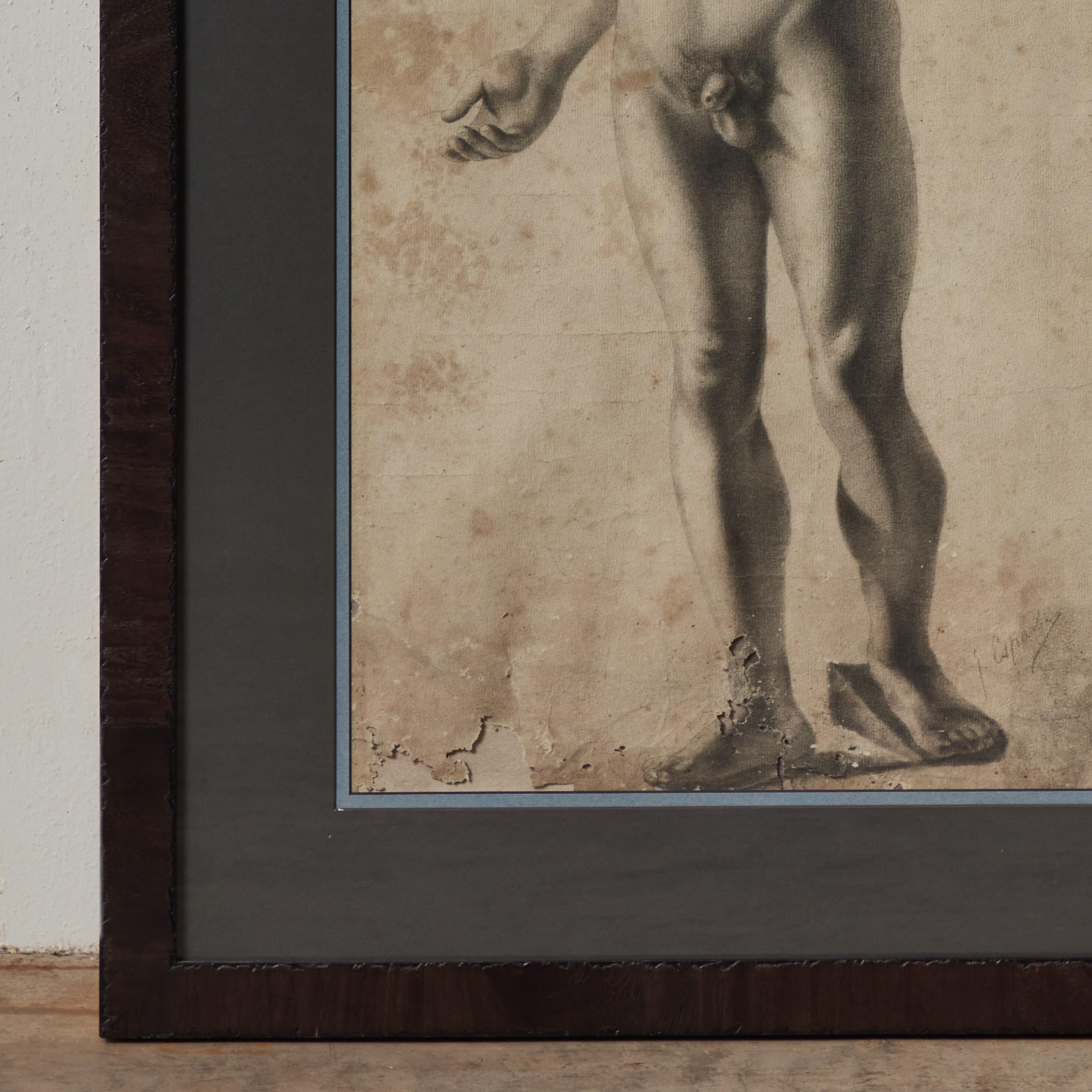 Dessin académique français au fusain d'une figure masculine nue debout Bon état - En vente à Los Angeles, CA