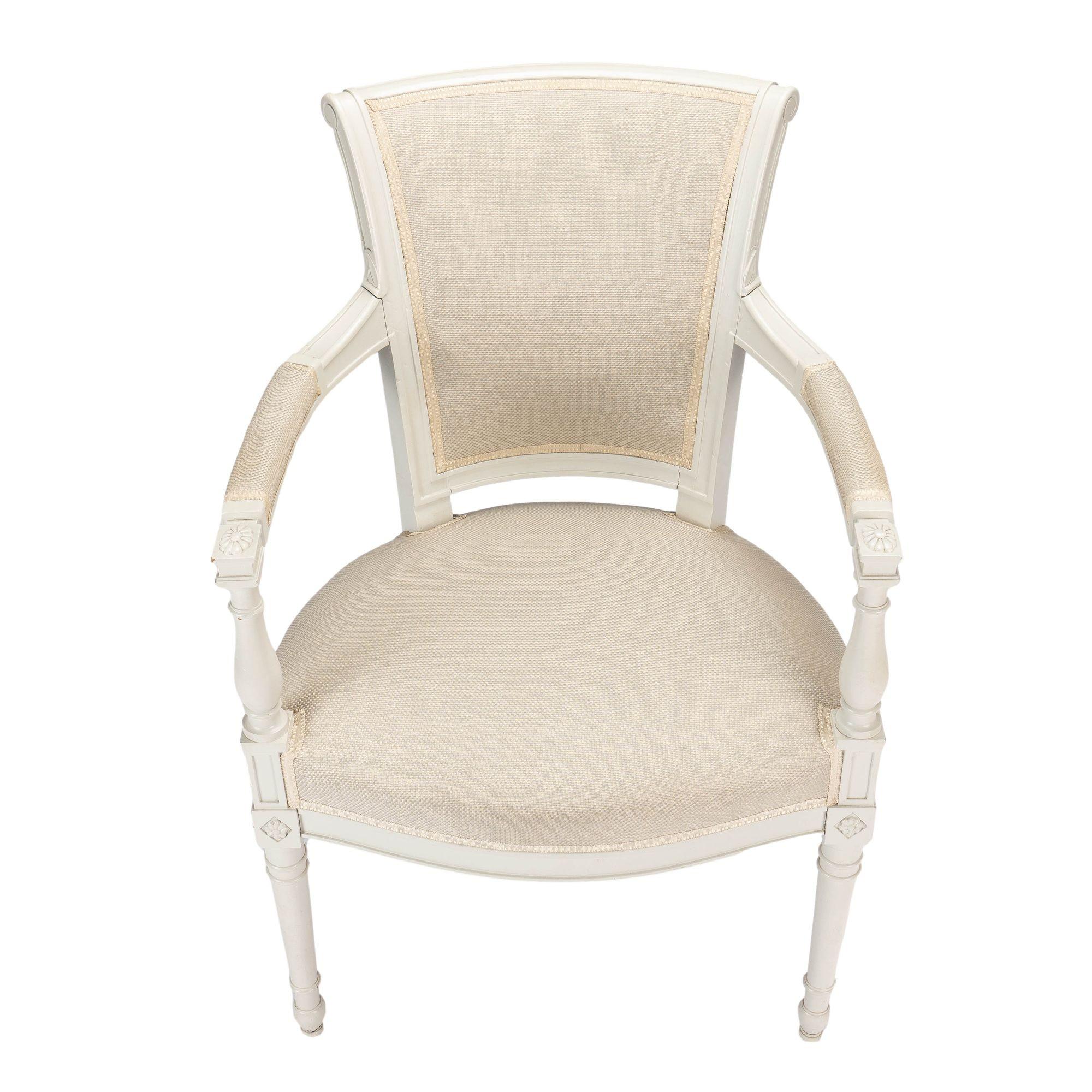 Sillón Francés Estilo Luis XVI Pintado y Tapizado, c. 1910-30 en venta 4