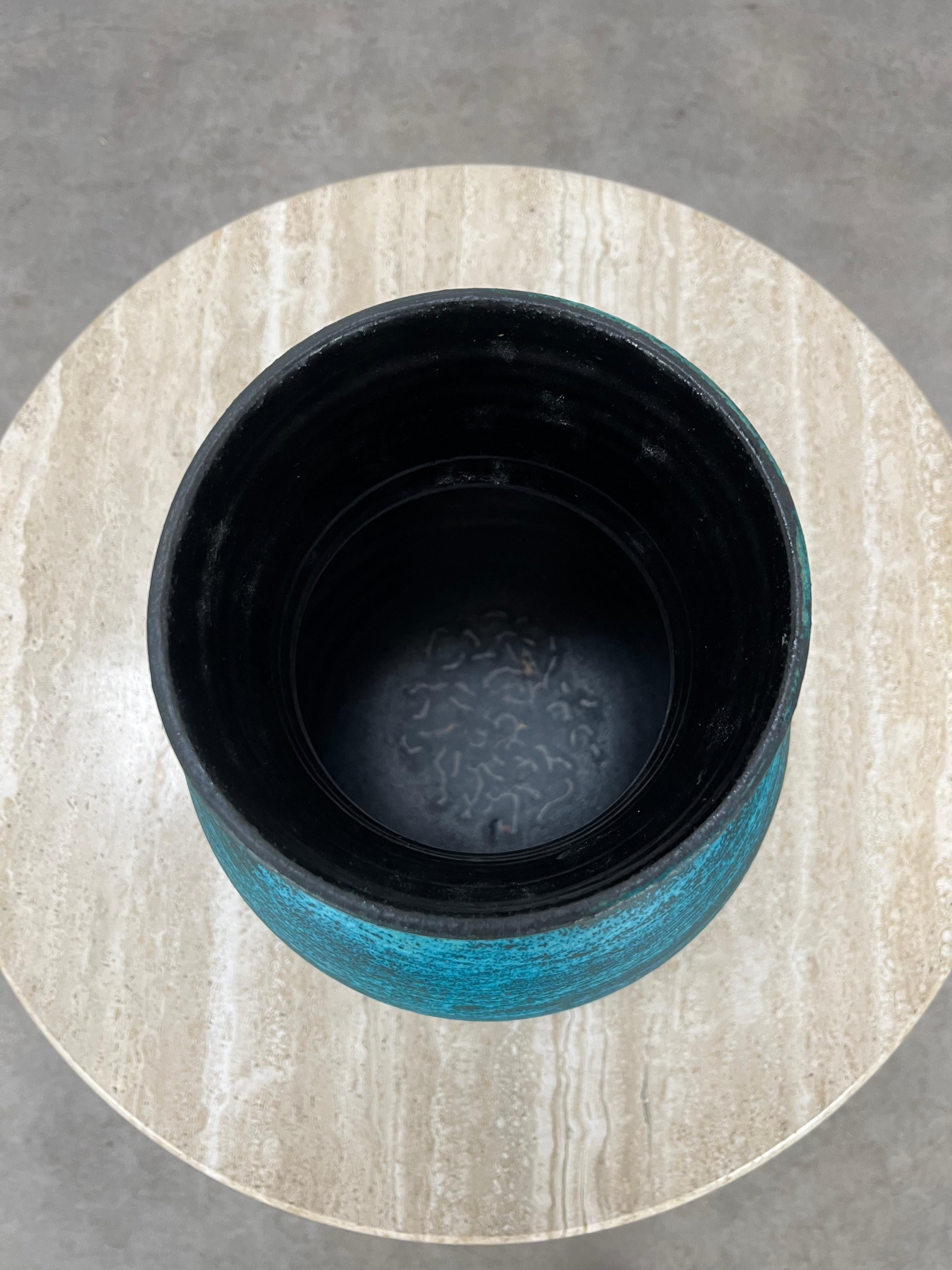 Vaso in ceramica francese Accolay, blu Gauloise, anni '60 in vendita 4