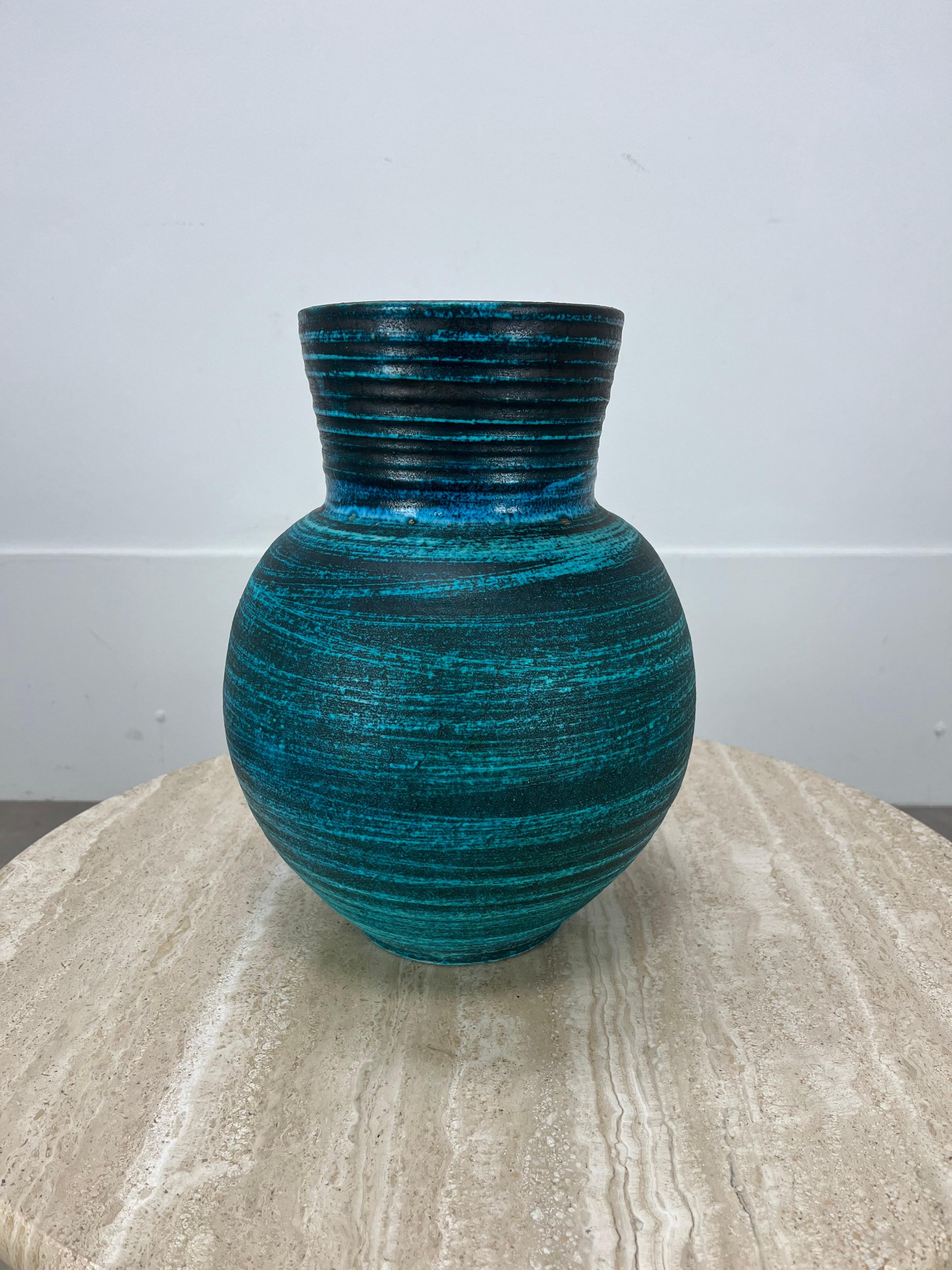 Ceramica Vaso in ceramica francese Accolay, blu Gauloise, anni '60 in vendita
