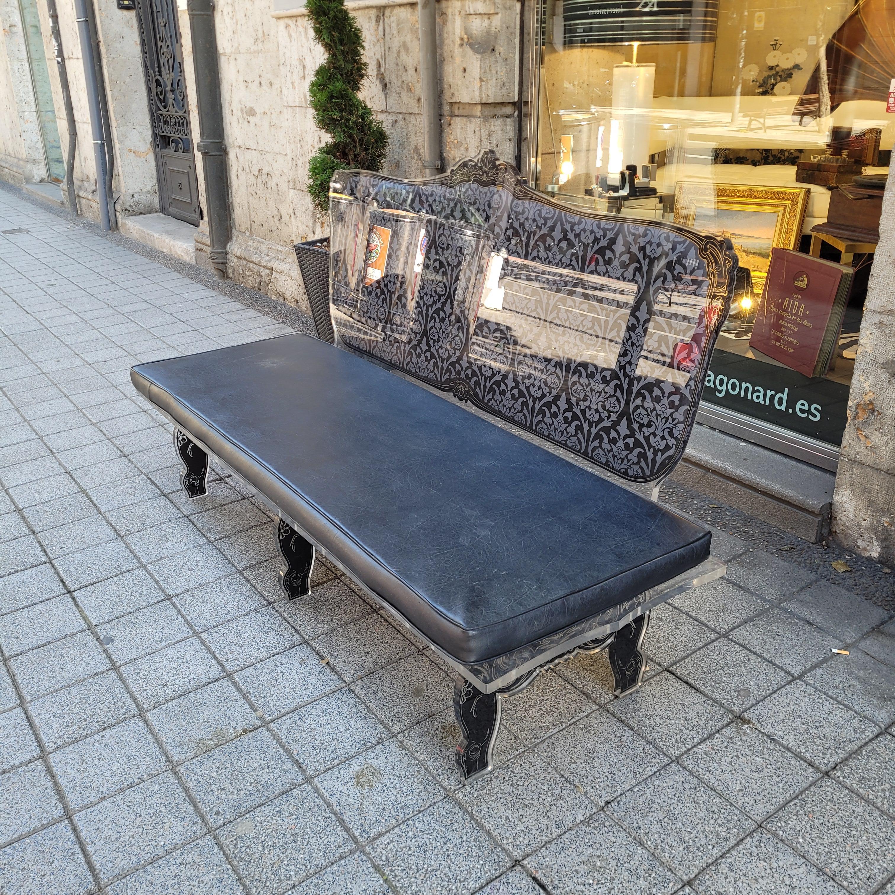 Vetroresina Divano francese Acrila Nero grigio neobarocco  in fibra di vetro in vendita