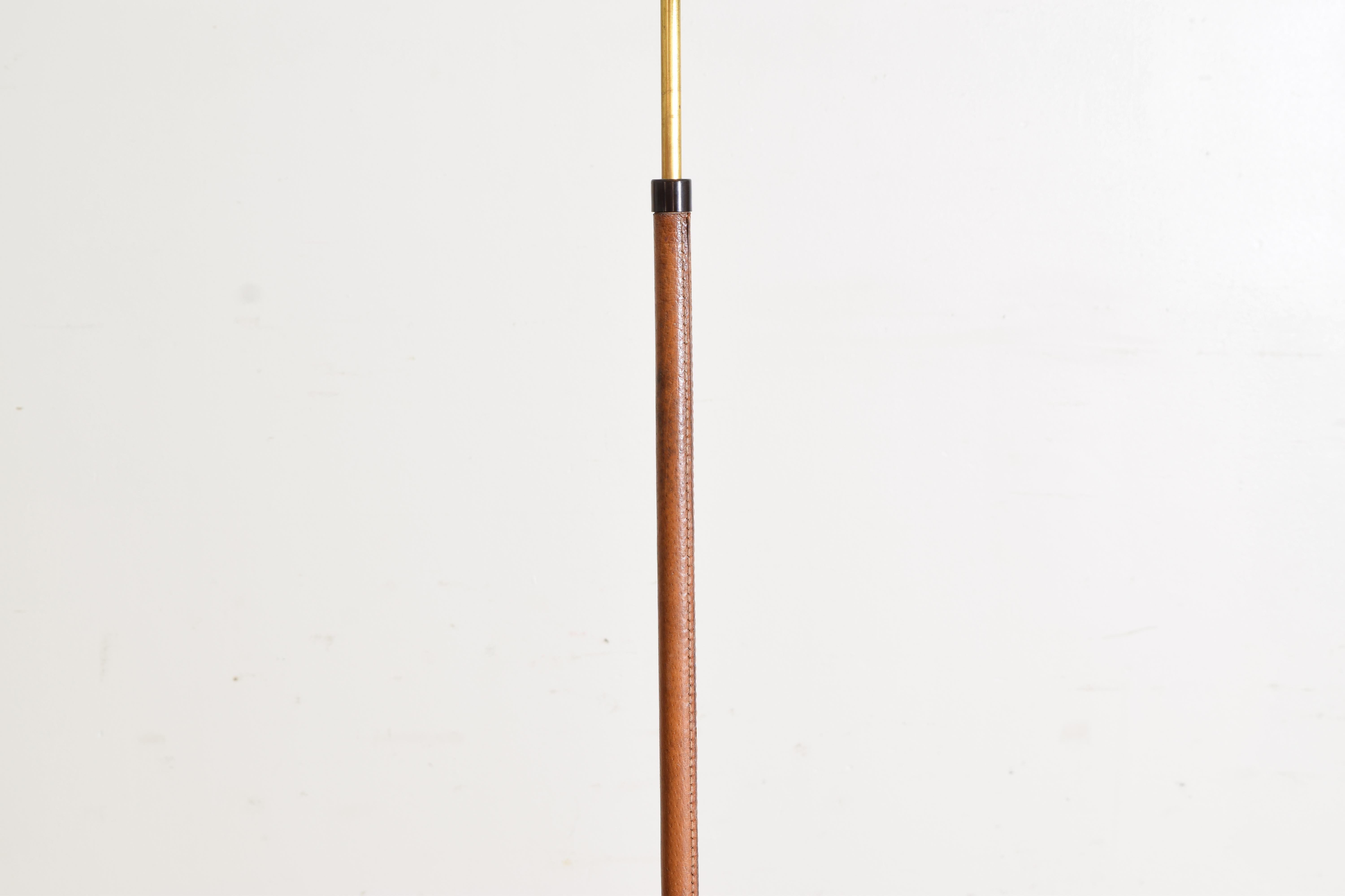 French Adjustable Brass and Leather Reading Floor Lamp, circa 1960 For Sale 1
